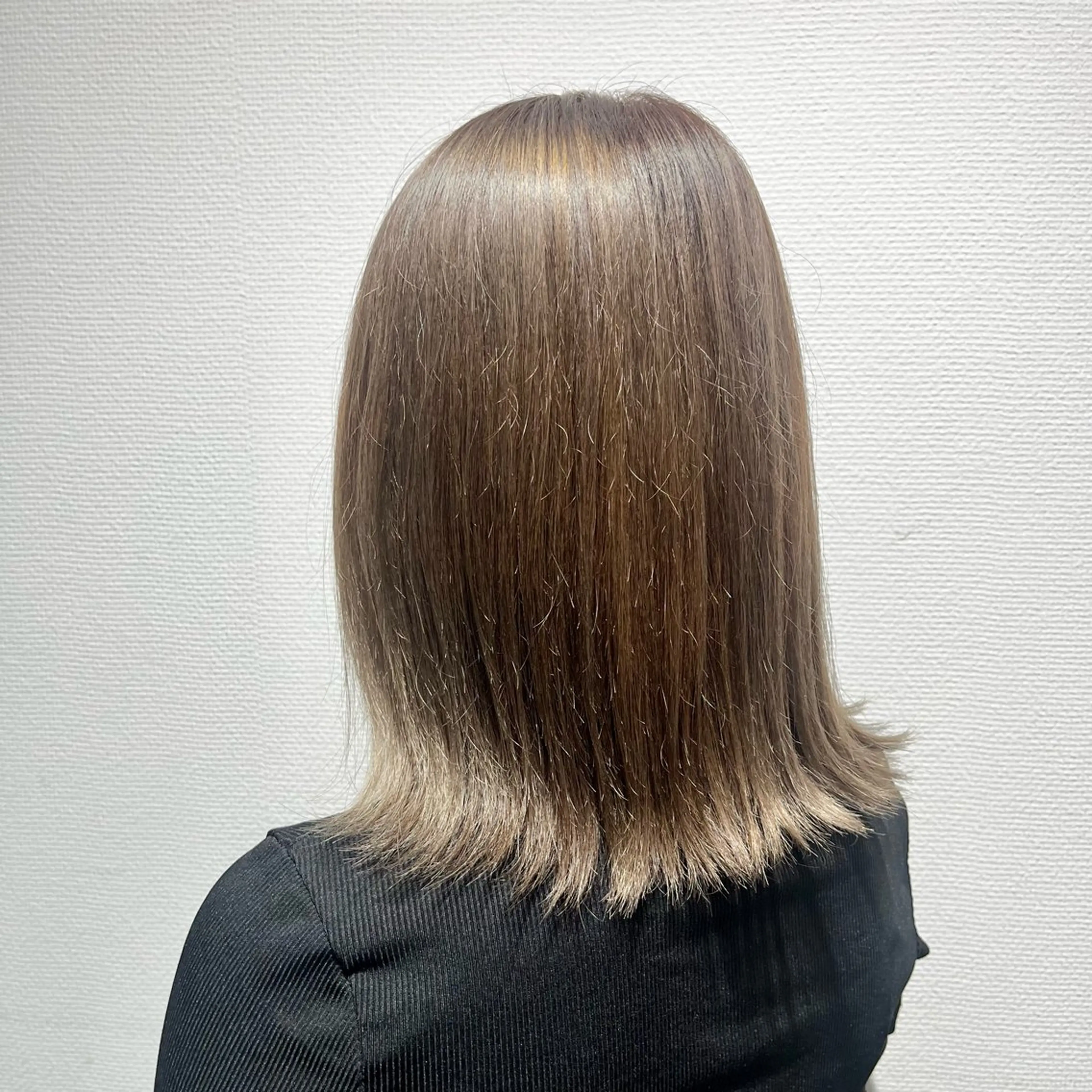 ミディアム 切りっぱなしボブ ボブ 外ハネヘア 艶髪ブリーチカラー 💗manaka💗のヘアスタイル