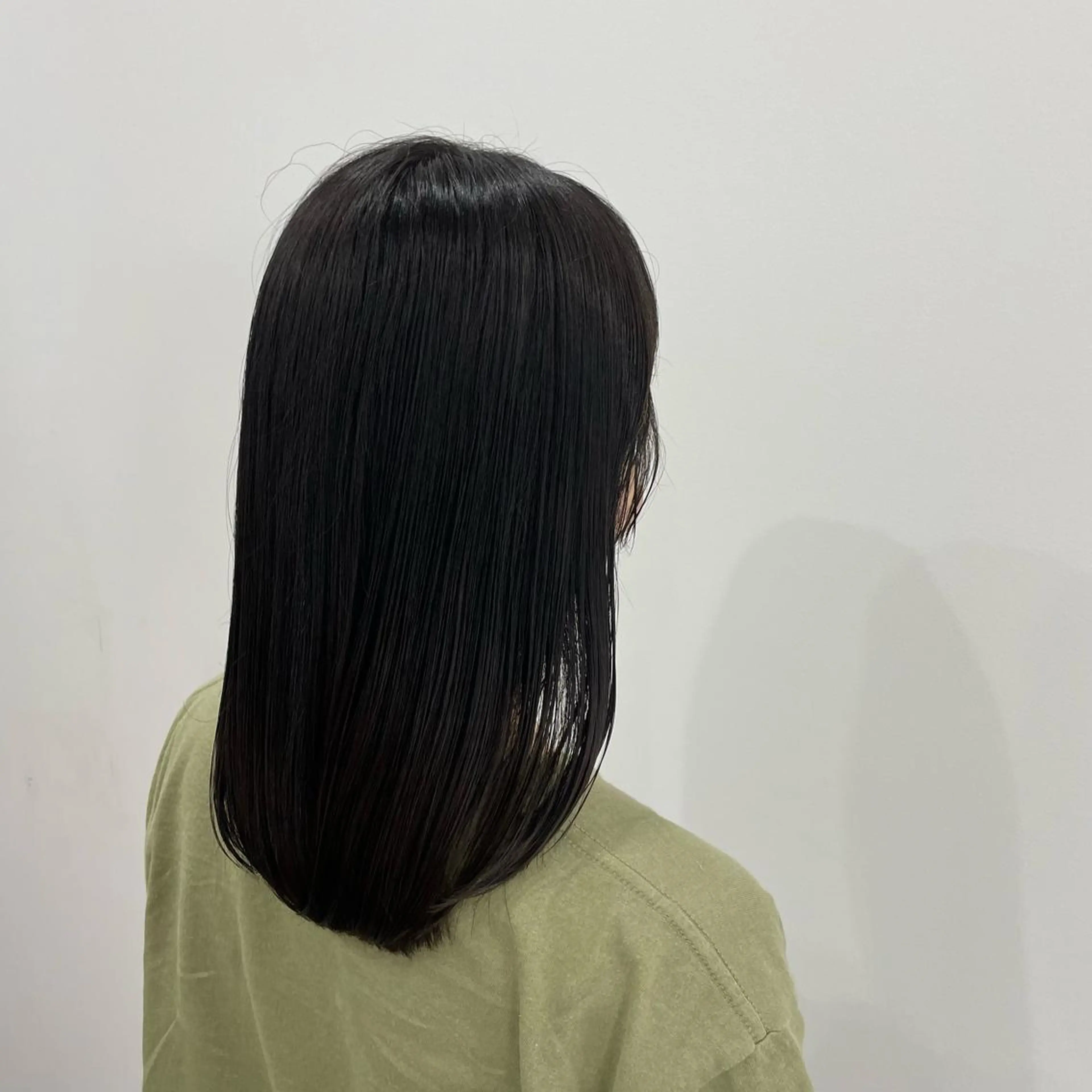 セミロング カラー カット ヘアカラー トリートメント ニシザカ マナのヘアスタイル