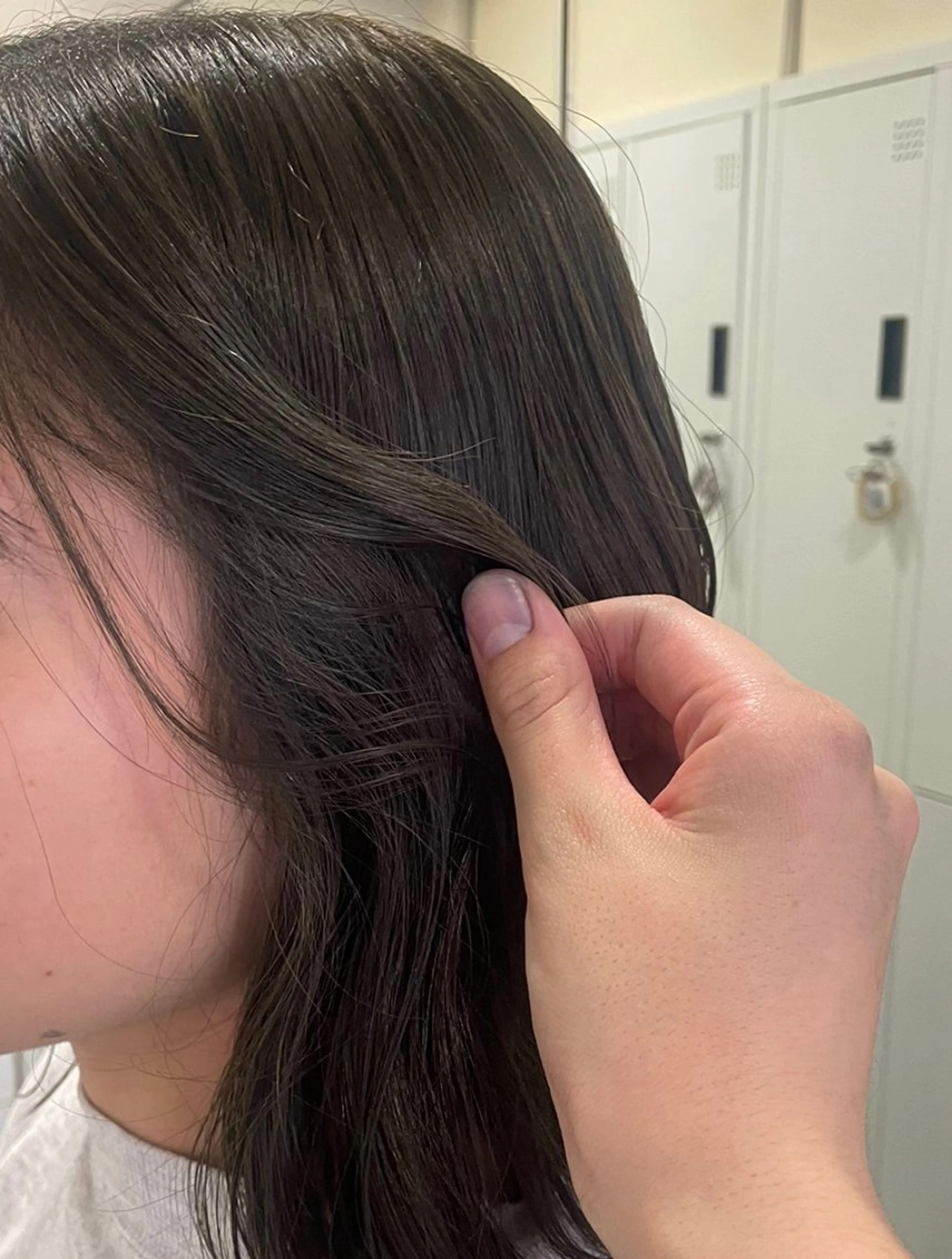 ミディアム カラー 垢抜け小顔レイヤー オリーブ/スミレのヘアスタイル