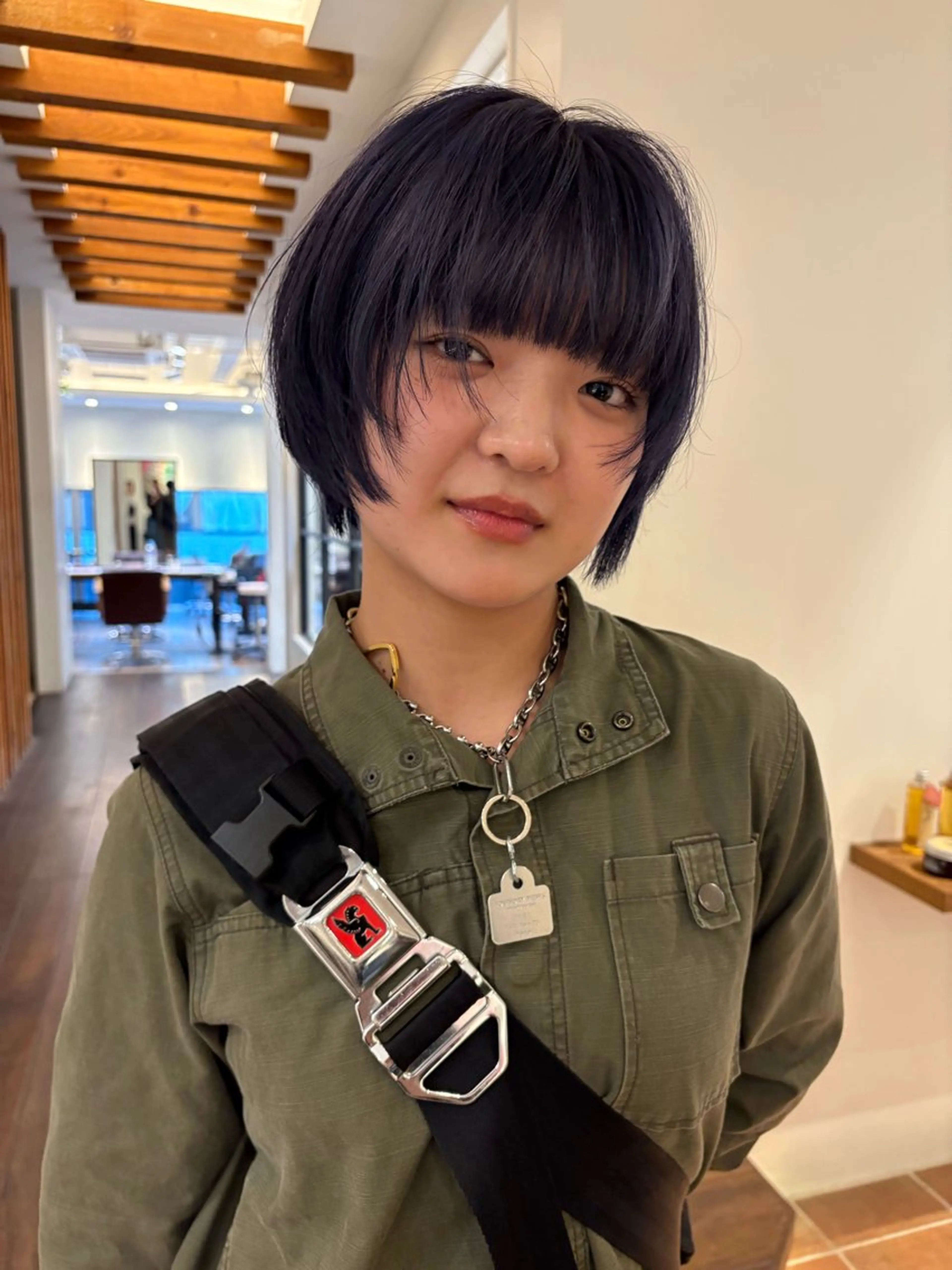 ショート カラー ブリーチ パープルカラー シルバー ヘアカラー リカ/ハイトーン ・オリーブ🍀のヘアスタイル