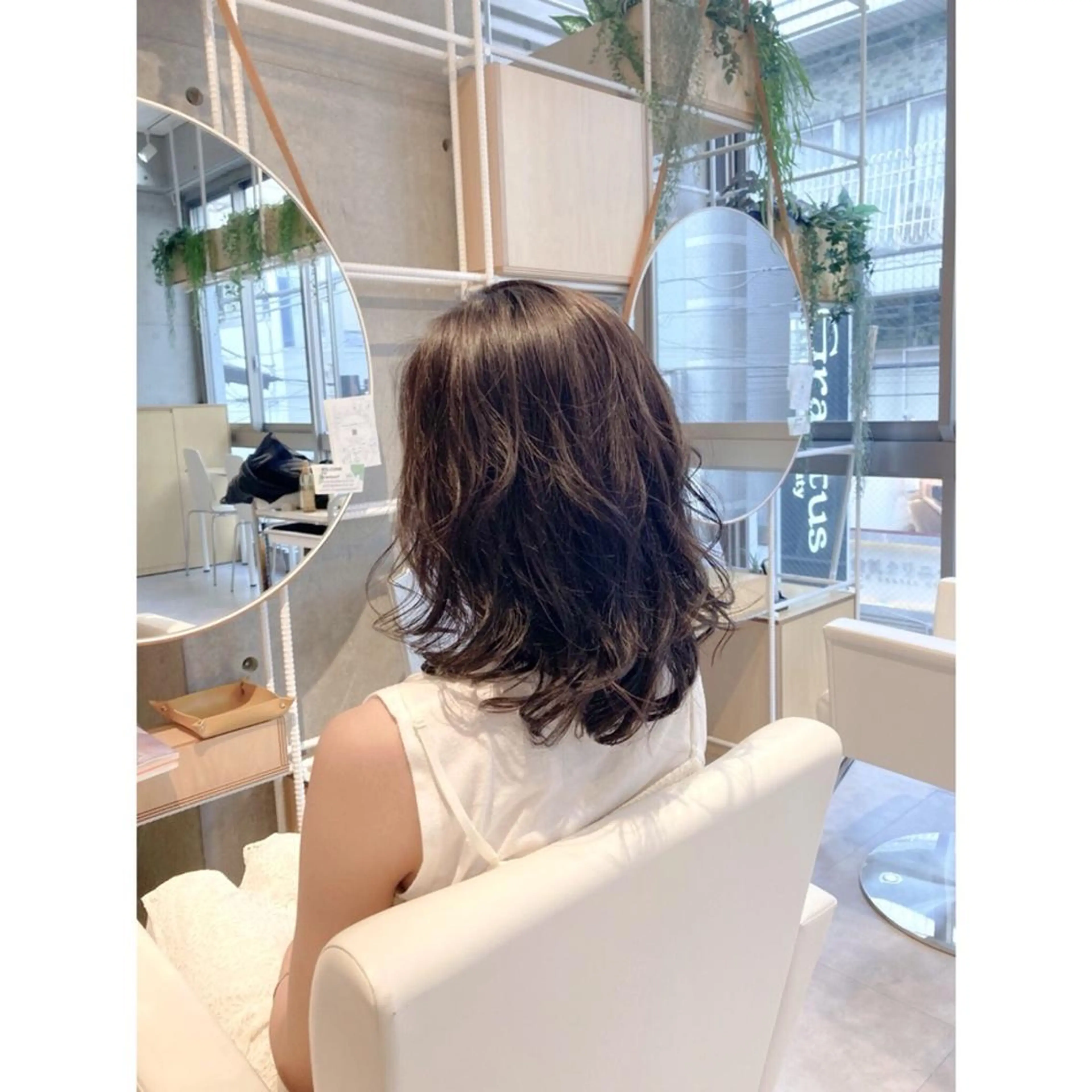 セミロング カラー ブラウンカラー モカブラウン カット ヘアカラー トリートメント Grantus (グランタス )のヘアスタイル