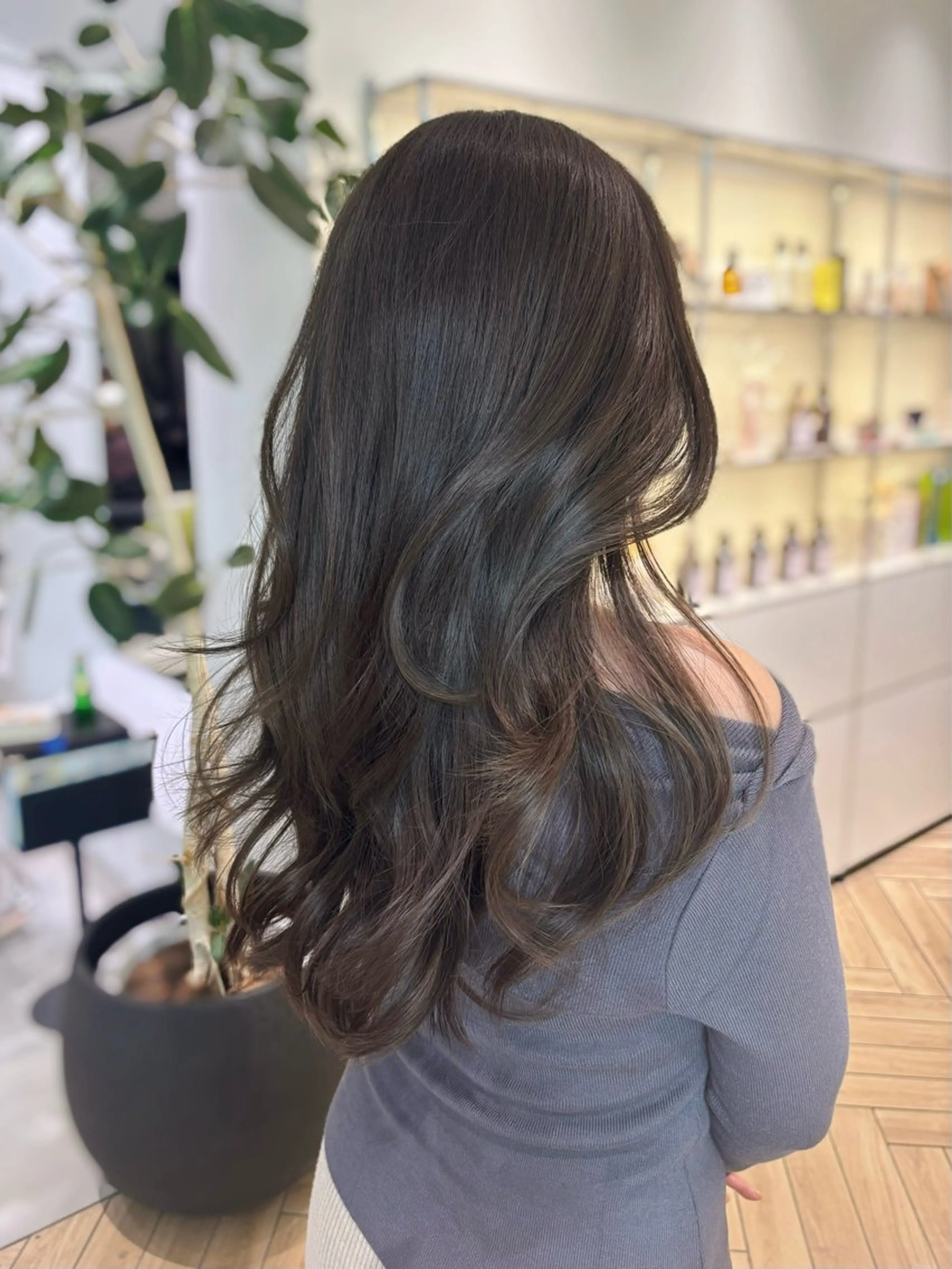 ロング カラー ヘアアレンジ ベージュカラー ブリーチ グレージュ ブリーチなしカラー オリーブベージュ カット ヘアカラー トリートメント 銀座/韓国レイヤー/ 艶カラー🍓原田侑依のヘアスタイル