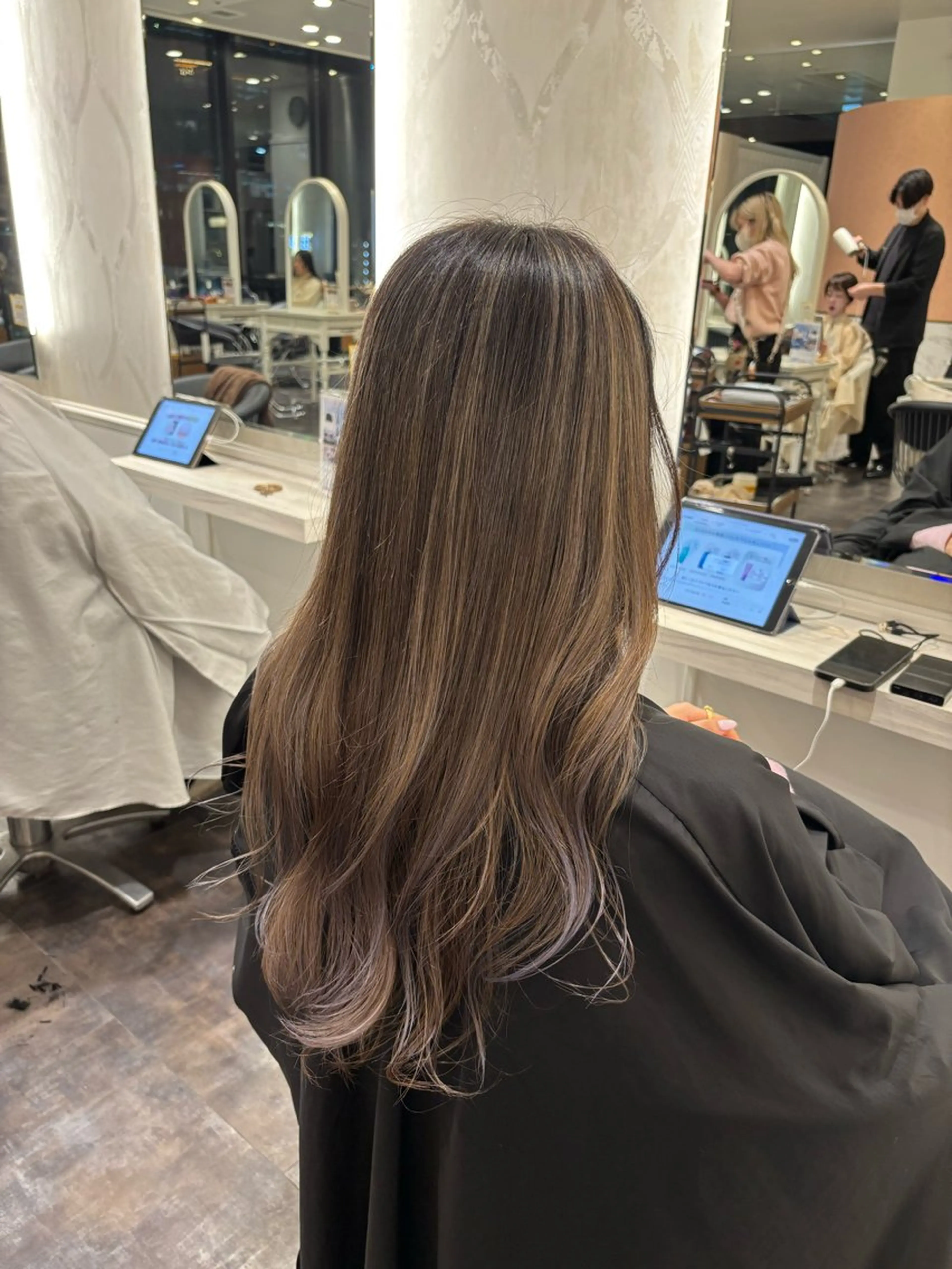 ロング カラー バレイヤージュ レイヤーカット 🌟心斎橋レイヤー 艶ハイトーン/ウルフのヘアスタイル