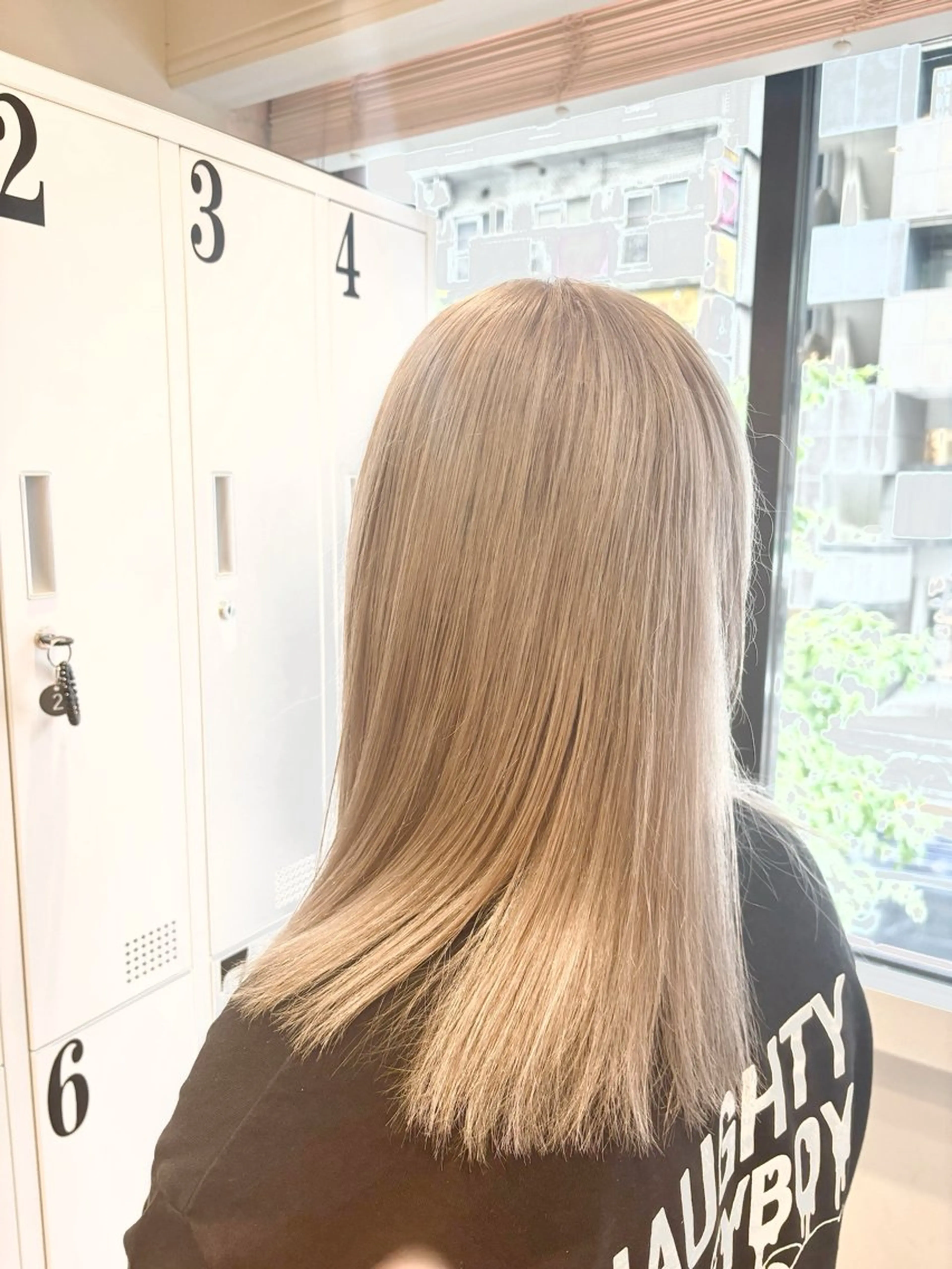 ミディアム カラー ヘアカラー トリートメント EIGHT新宿 新井彩斗のヘアスタイル