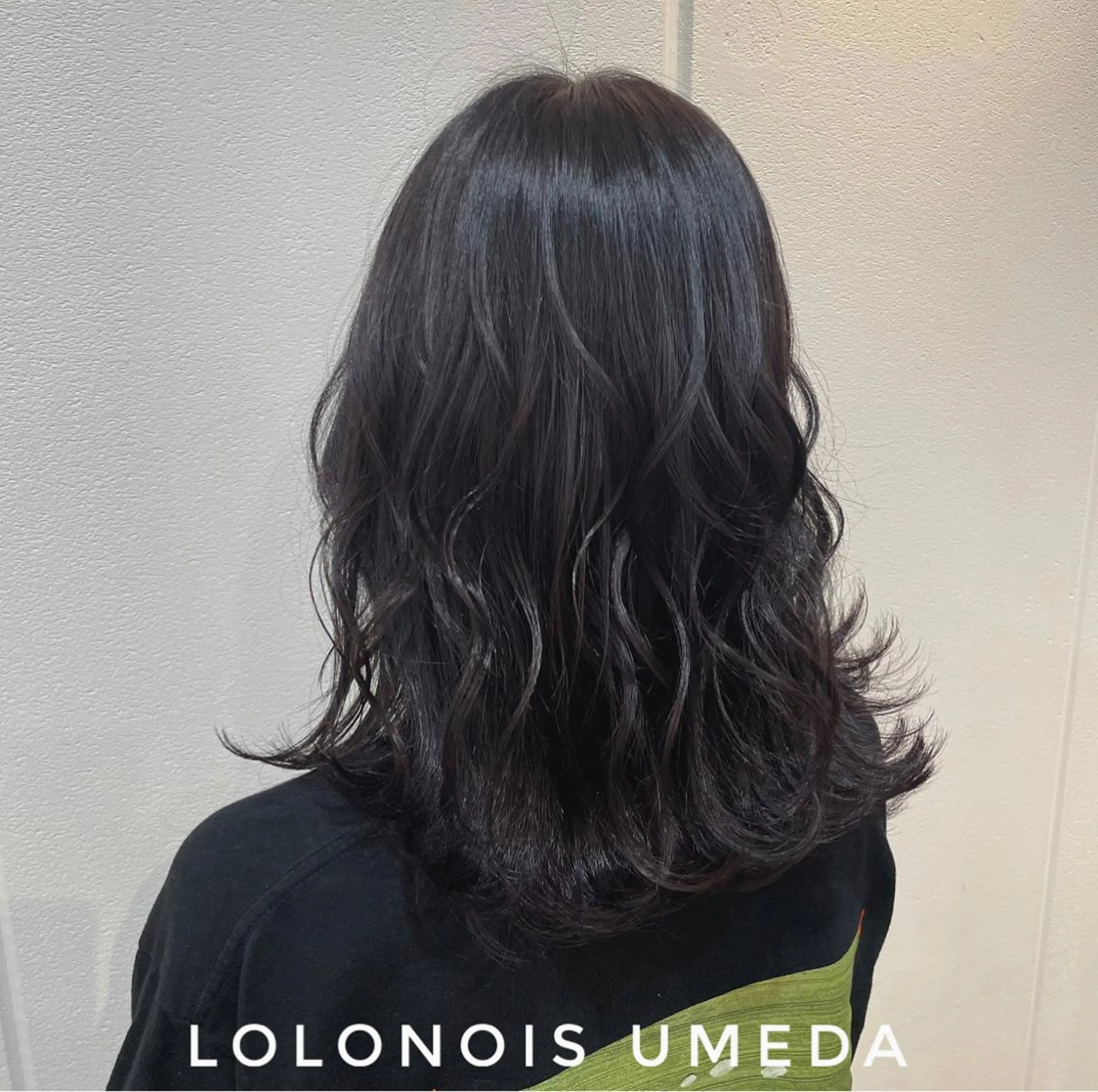 セミロング カラー 黒髪 ラベンダーカラー Lolonois梅田 /Okazaki:)のヘアスタイル