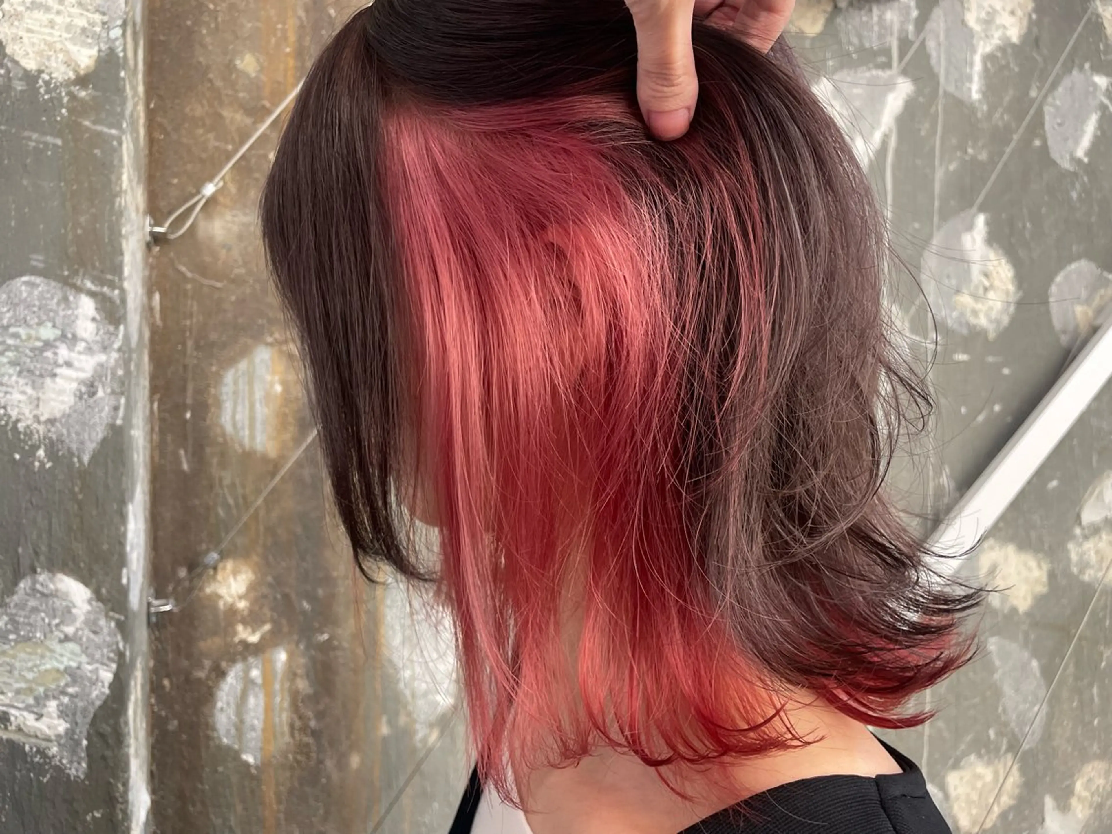 ミディアム カラー インナーカラー ピンクカラー ヘアカラー インナーカラー 推し ブリーチ  髪質改善のヘアスタイル