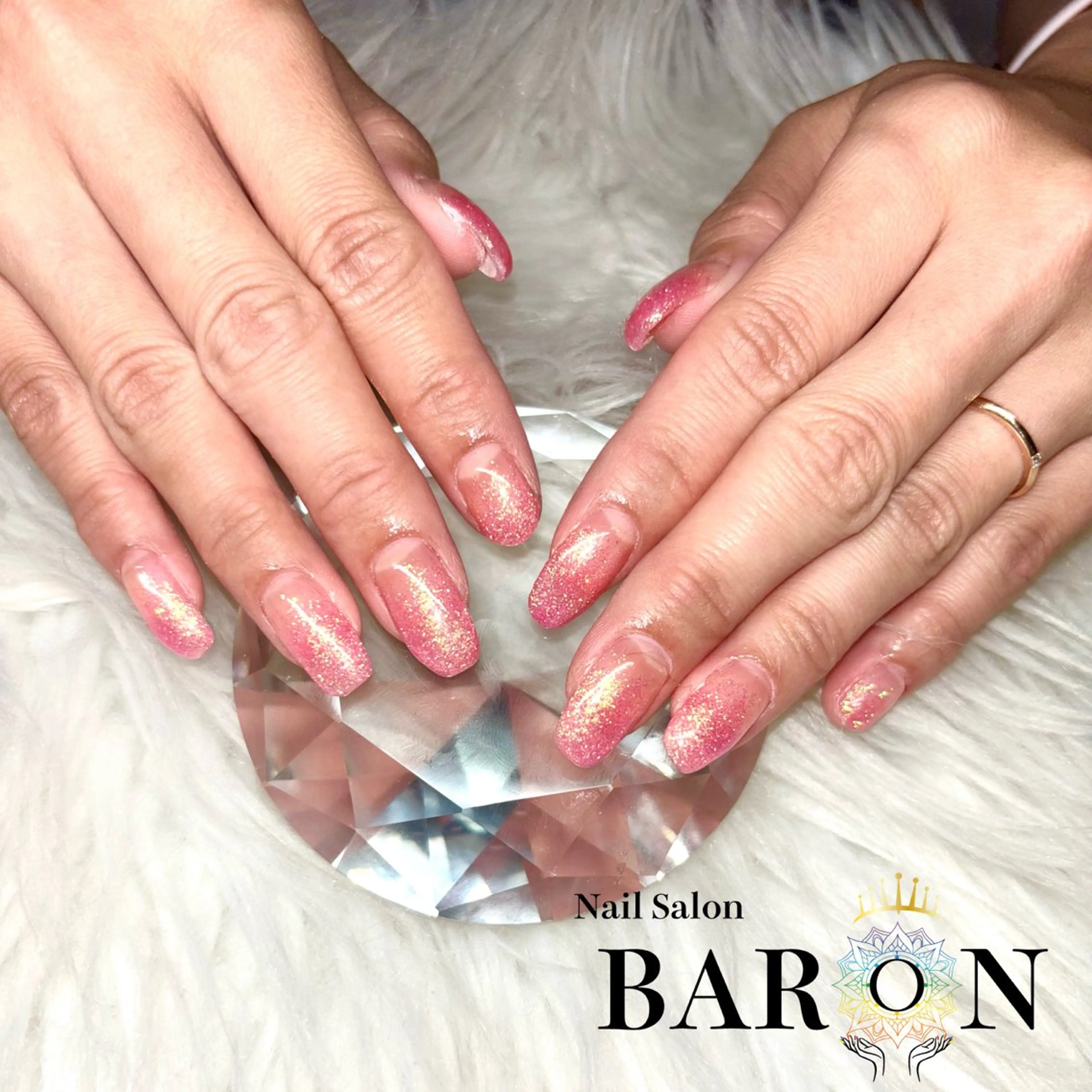 ネイル オーロラネイル ラメ(グリッター) ラメグラデーション ピンク ♛︎BARON♛︎ MASHIROのネイルデザイン