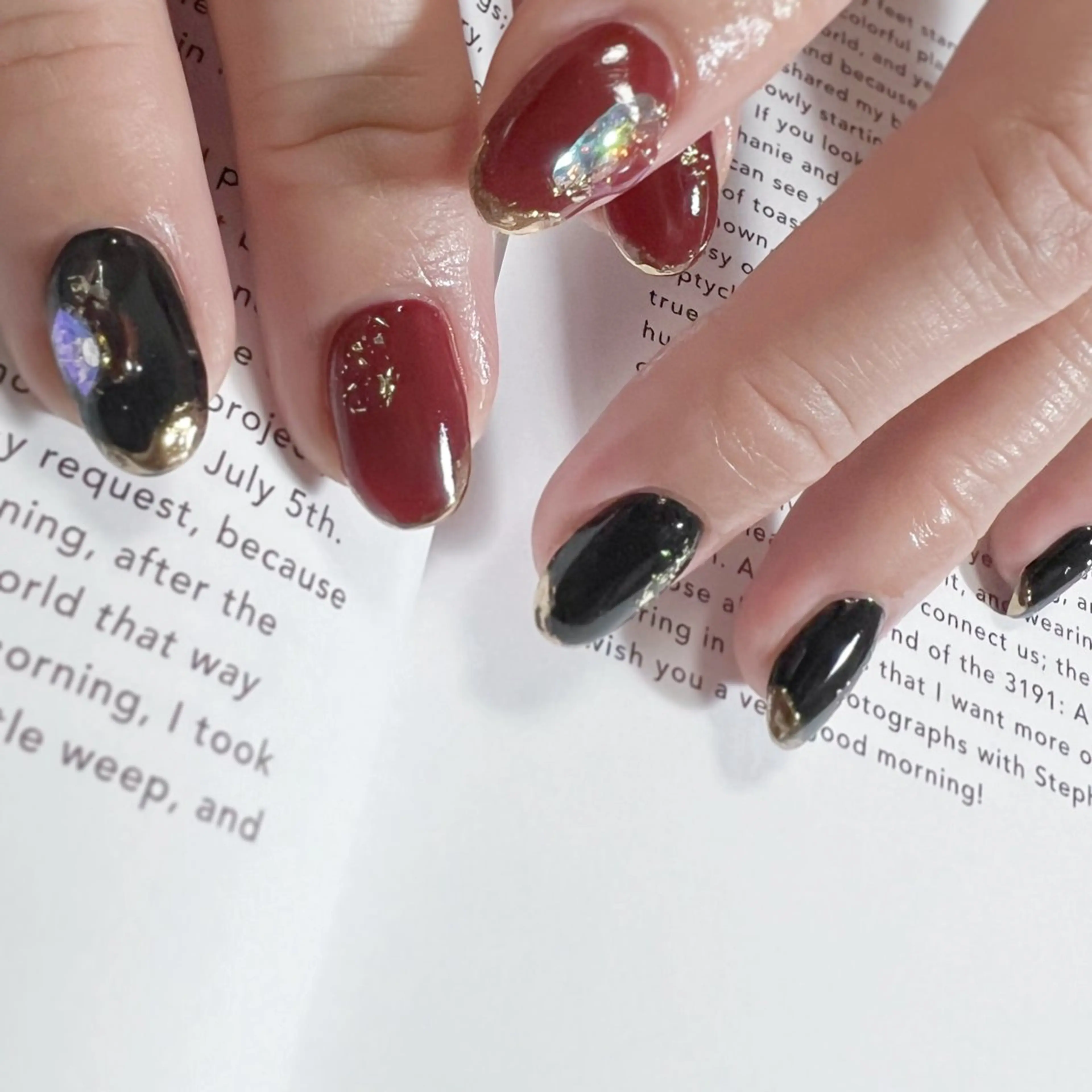 ネイル ゴールド ミラーネイル 赤色 ハンドネイル pointillé .ayaのネイルデザイン