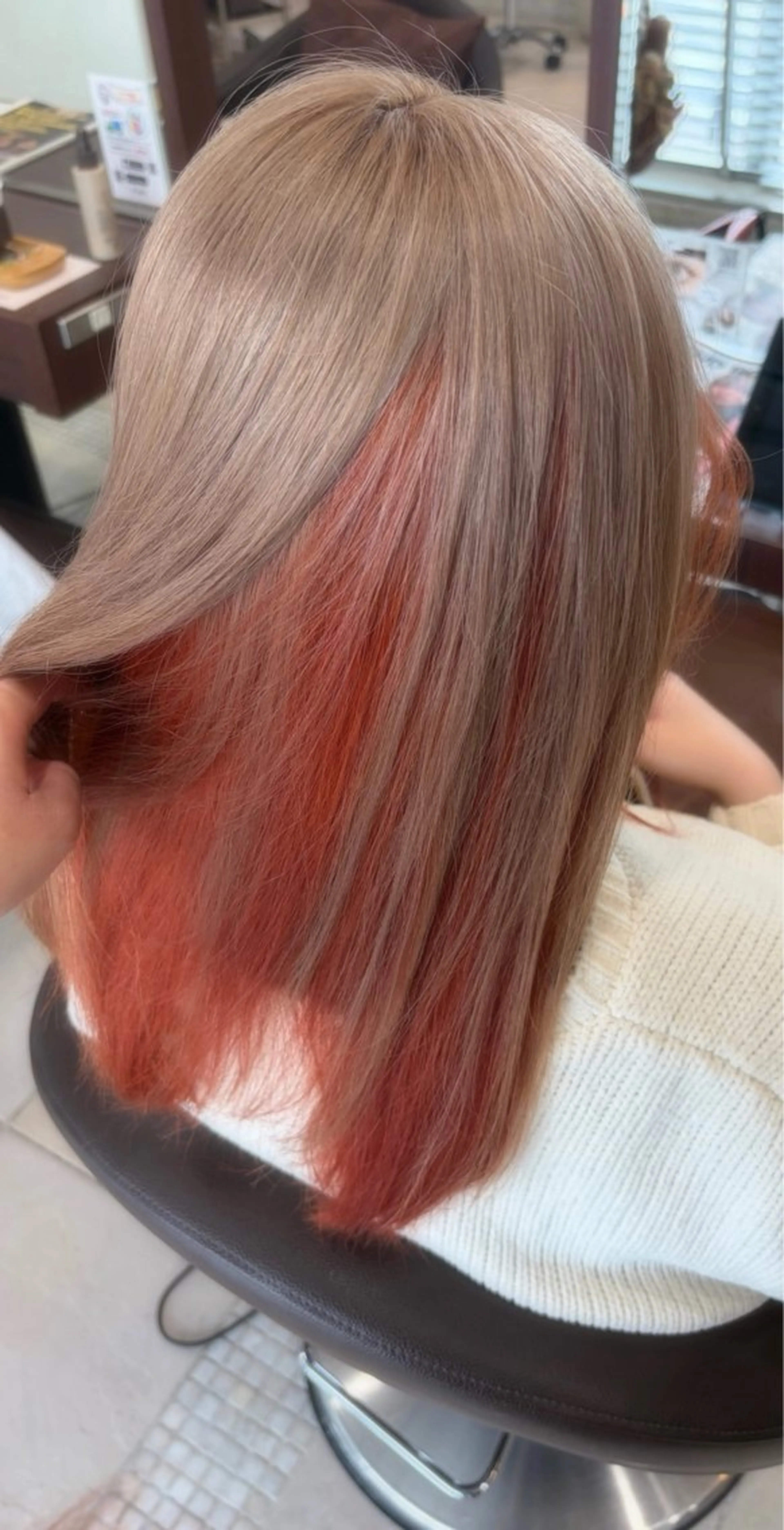 セミロング ヘアカラー 【暖色ハイトーン】 HARUNA🌼のヘアスタイル