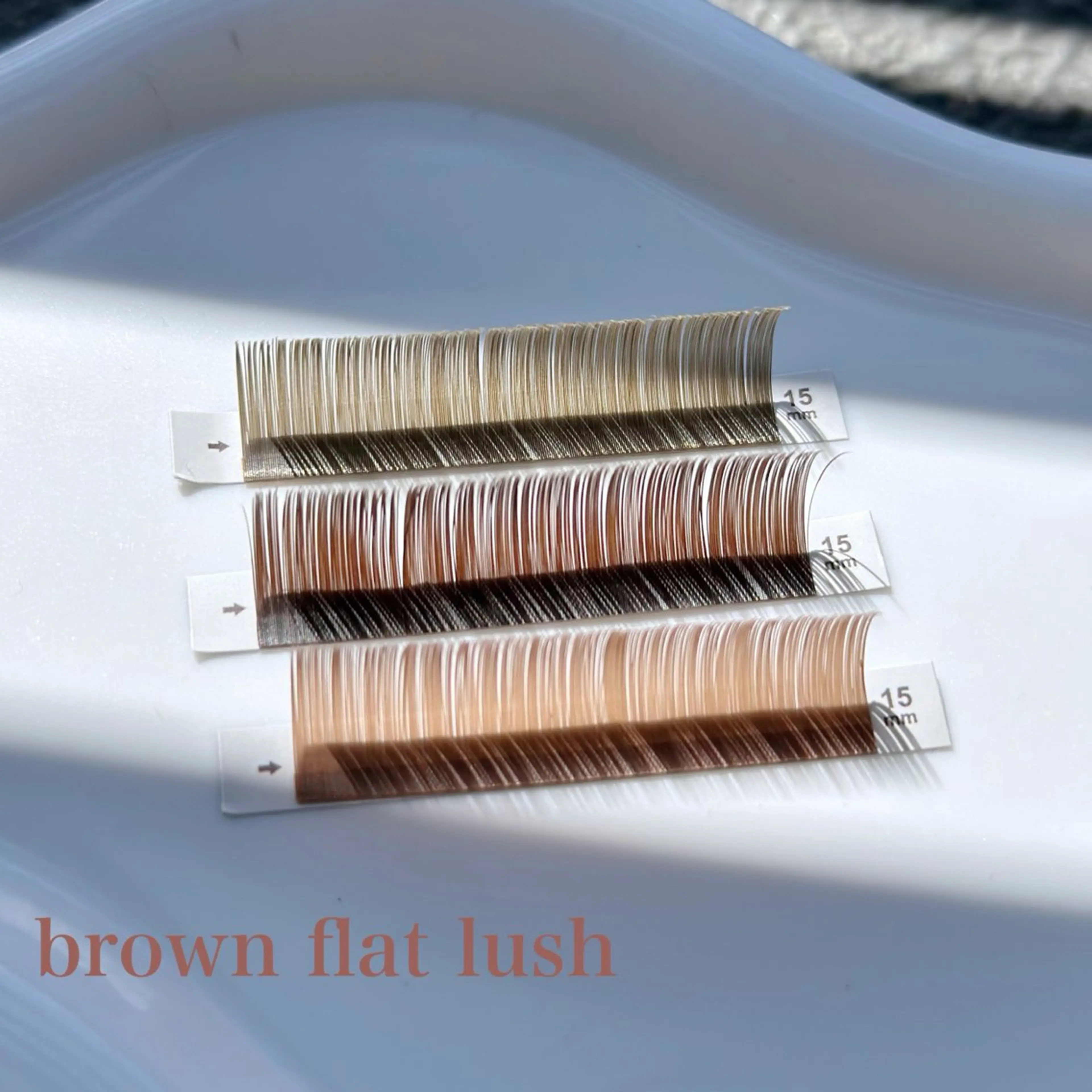 【ナチュラルに盛りたい方🩵】ブラウンフラットラッシュ120本(Cカール0.15 /8〜15mm)2回目以降+500円の写真