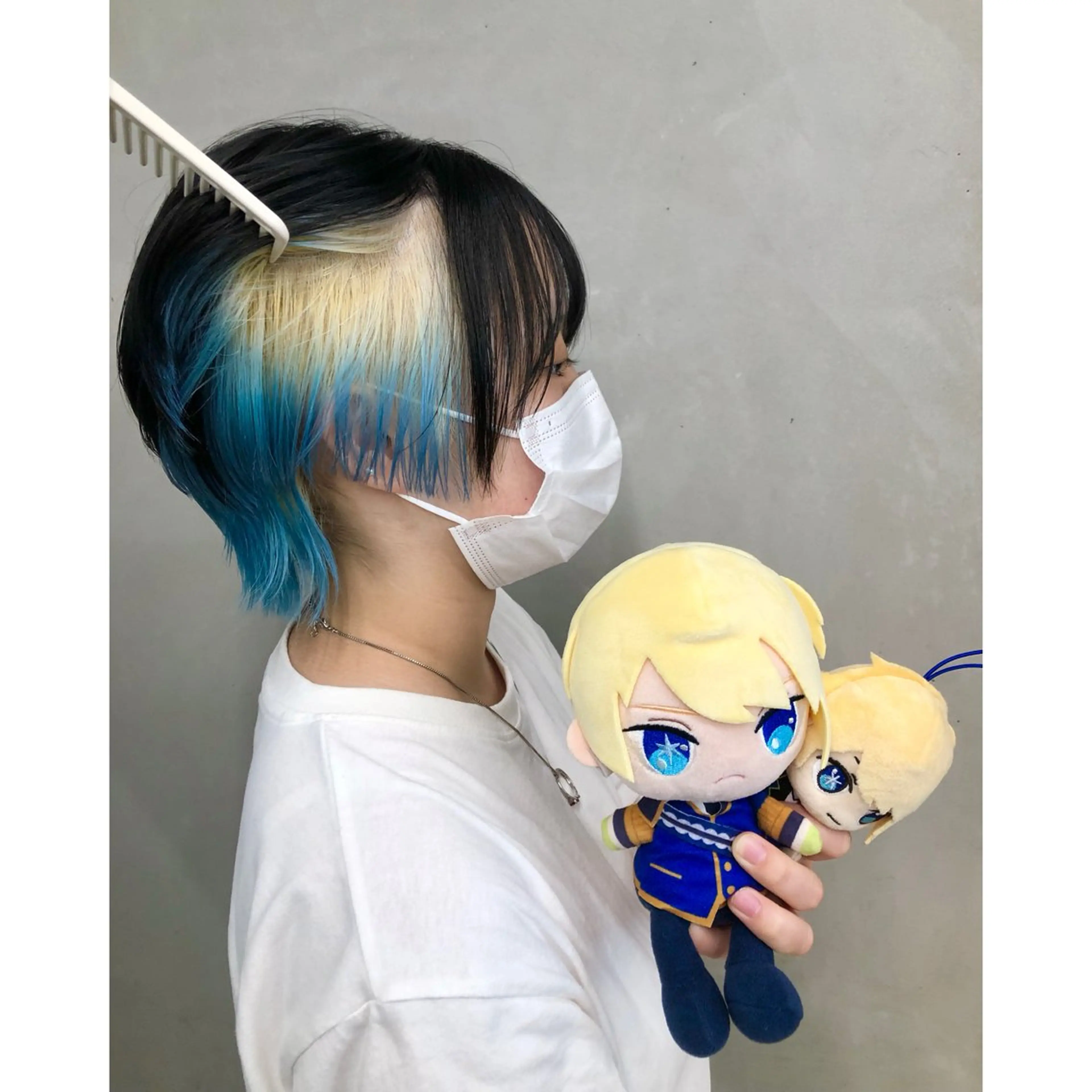 ショート カラー アクアカラー ブリーチ ブロンド ブルーカラー グラデーションカラー 推しカラー✨ オタク美容師ユウカのヘアスタイル