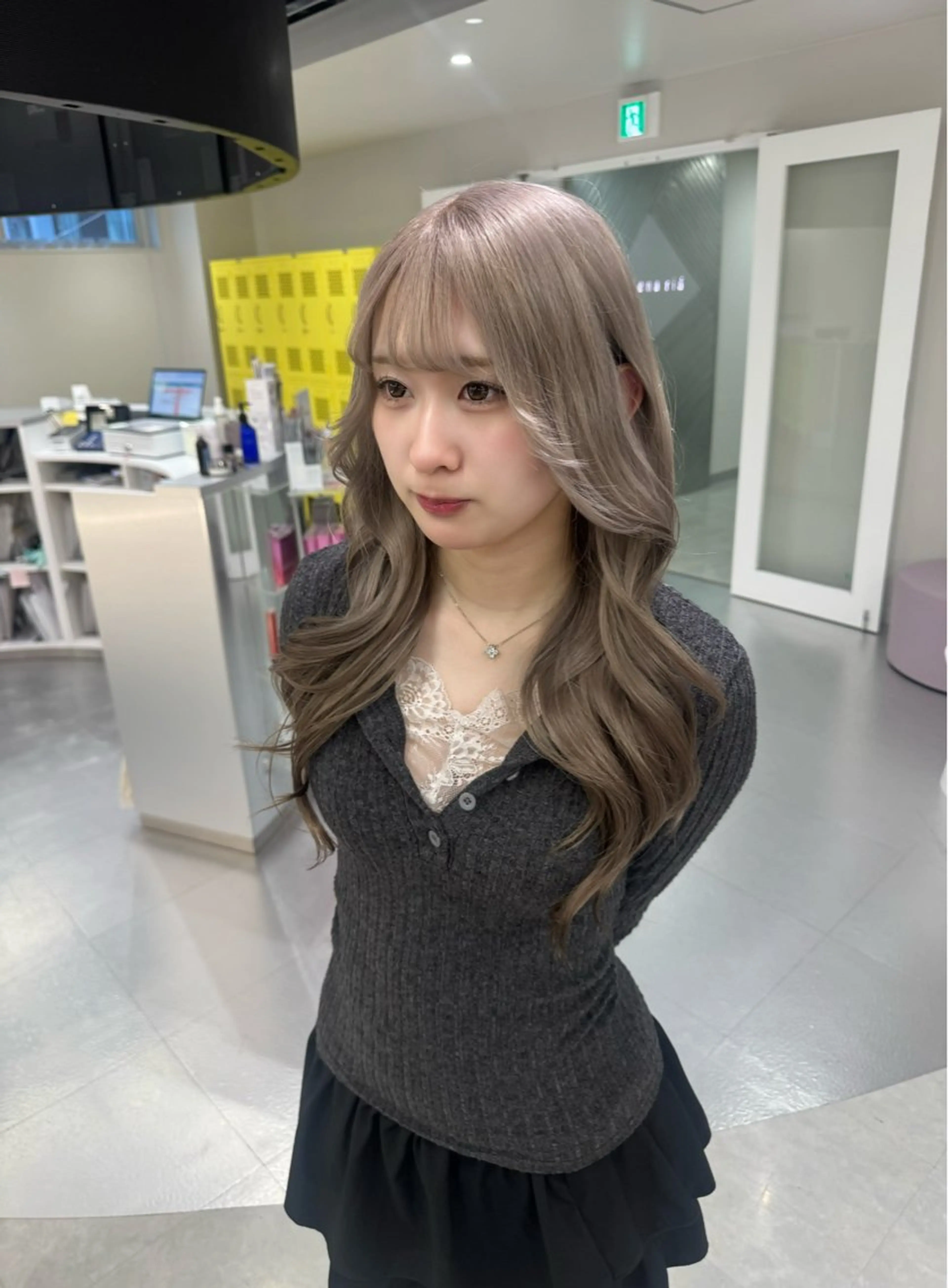 ロング カラー 透明感カラー ヘアカラー RIHO🎀 名駅 ハイトーン×顔周りのヘアスタイル