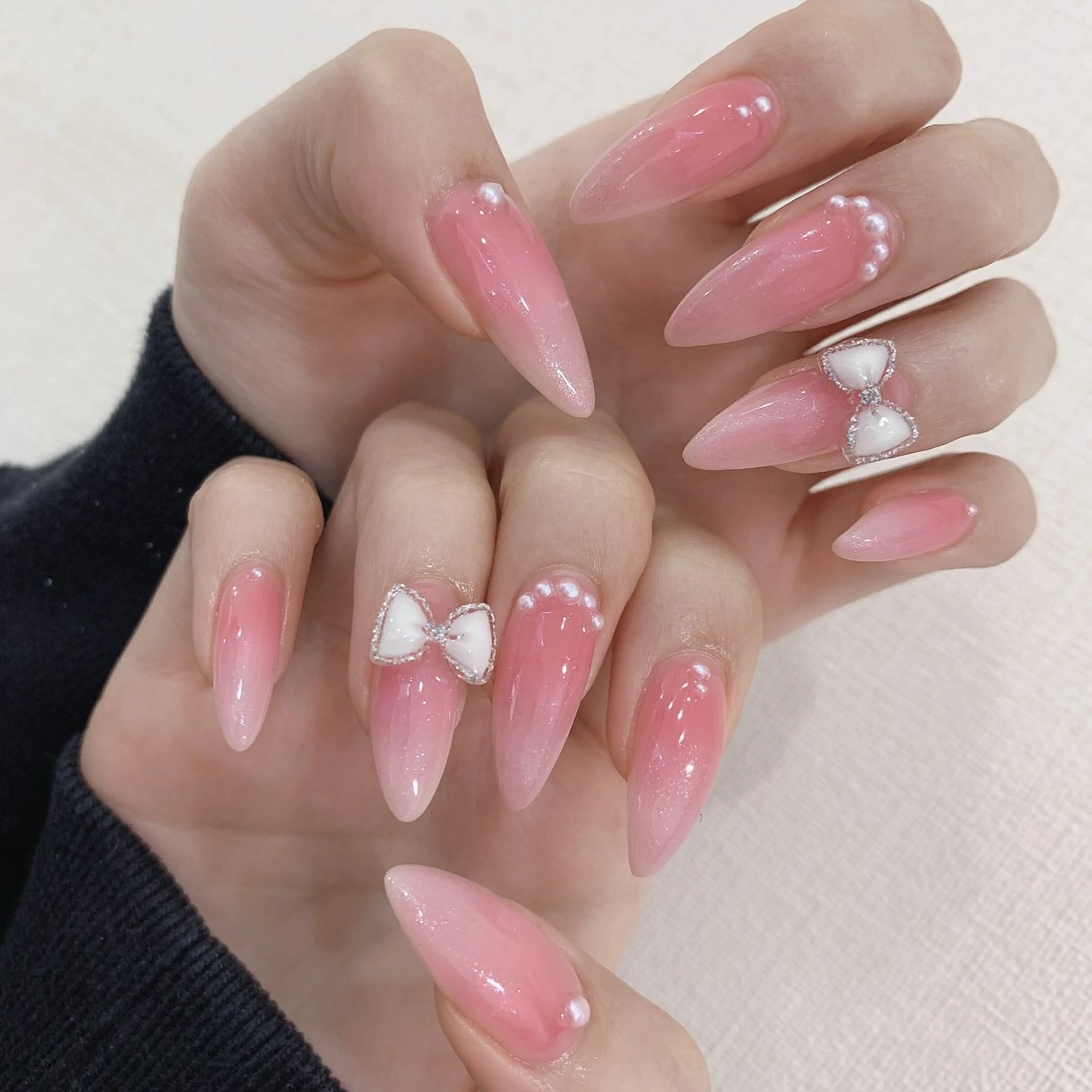 ネイル キラキラネイル シンプルネイル 春ネイル ワンホンネイル ハンドネイル Rainbow Nailのネイルデザイン