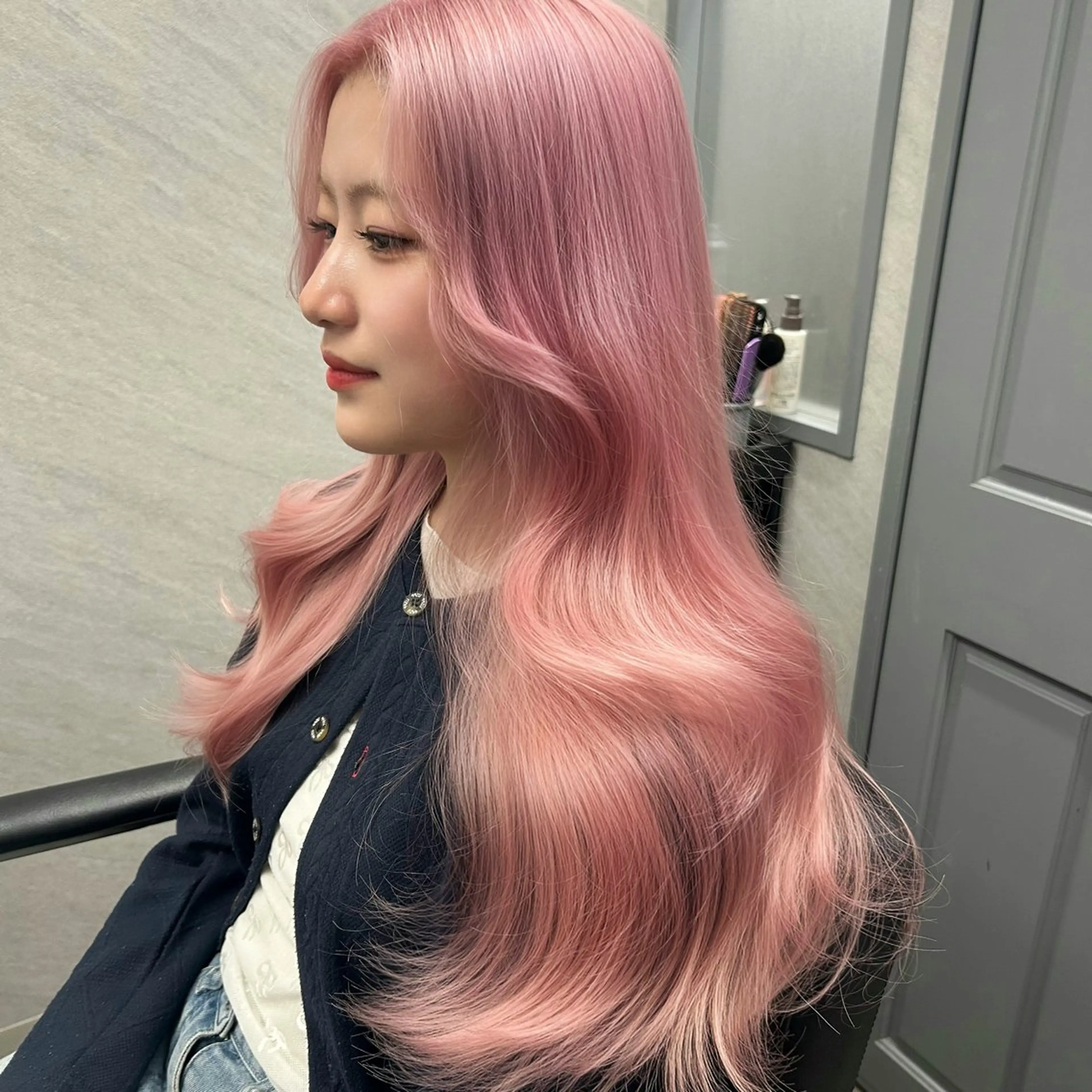 ロング カラー ブリーチ ブロンド 透明感カラー グラデーションカラー ハイトーンカラー カット ヘアカラー トリートメント 🌸MAYU🌸 ハイトーン➕レイヤーのヘアスタイル