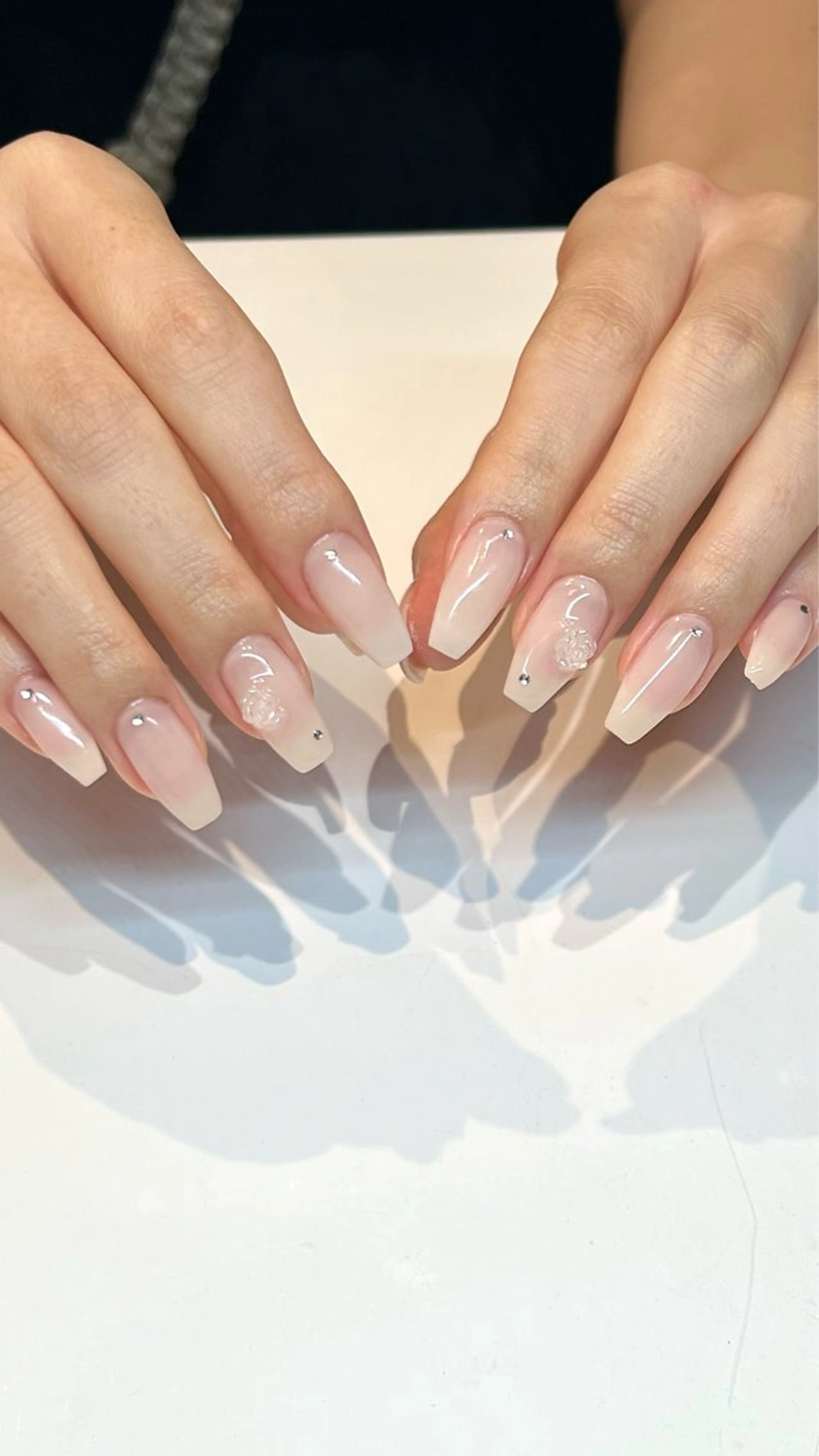 【gel💫】【🩵オフあり/なし】Buff Puppy Simple / パーツ2個➕ストーン10粒 /デザインネイルの写真