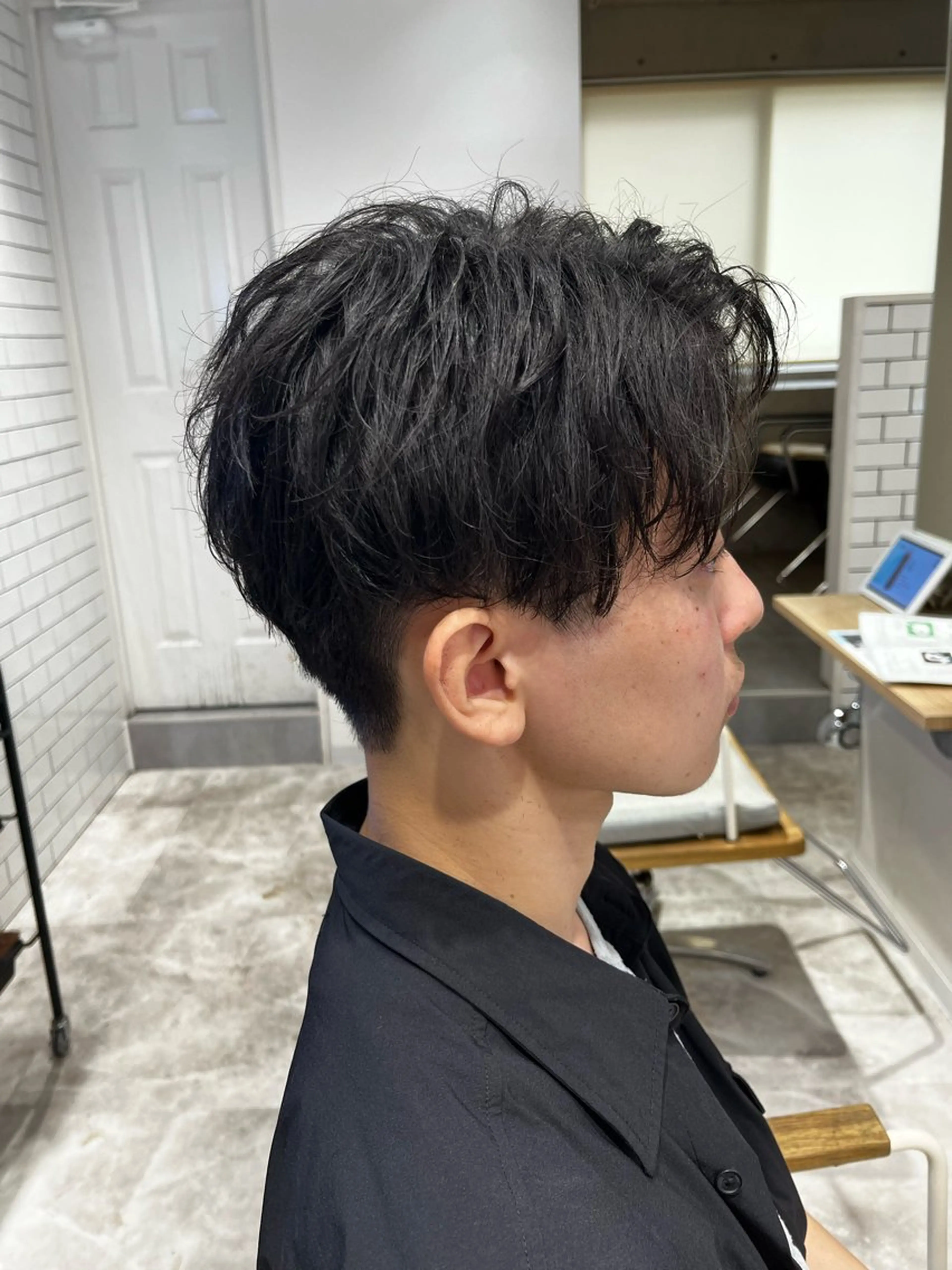 ショート メンズ センターパート くせ毛 メンズカット パーマ／稲葉のヘアスタイル