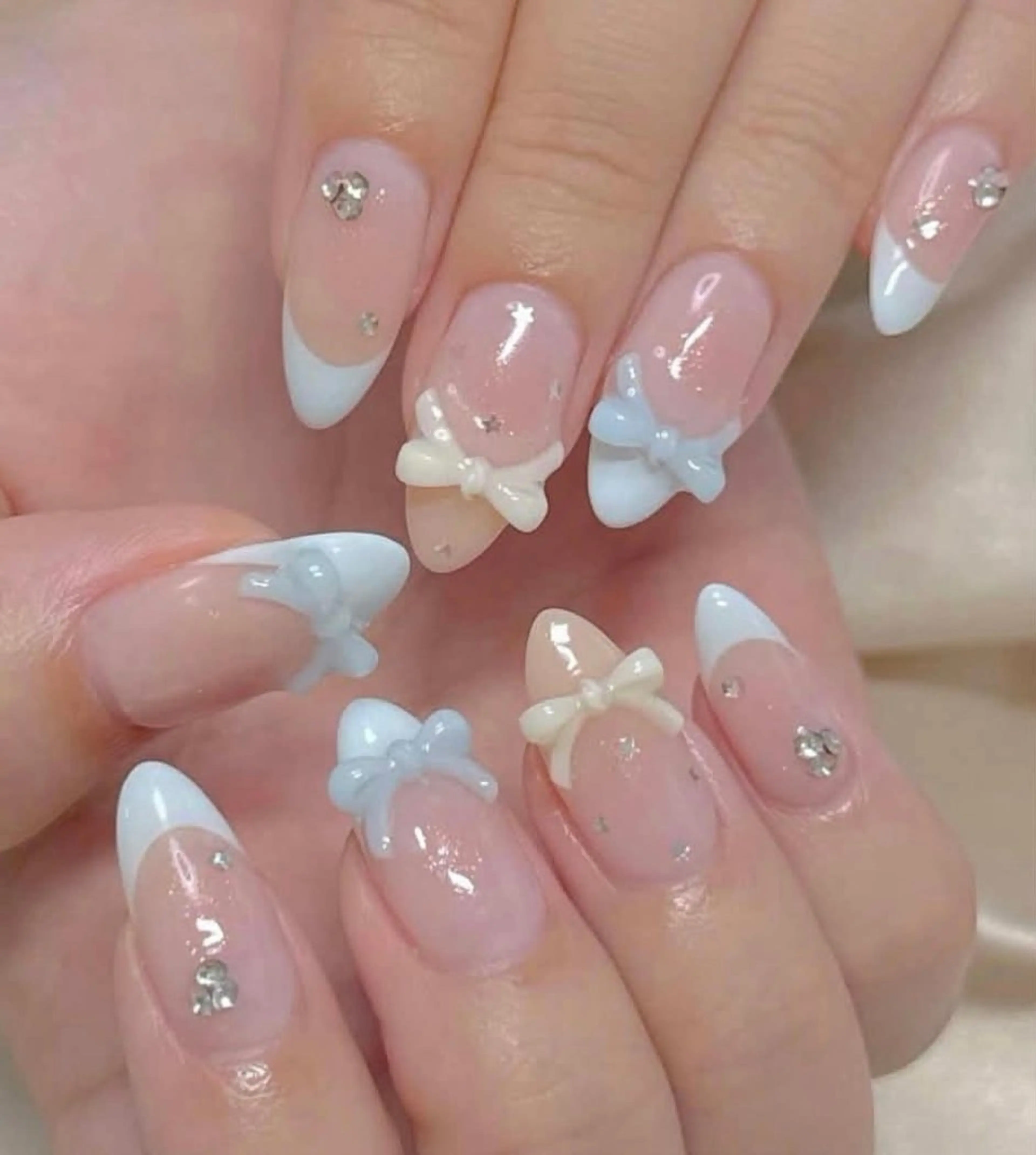 ネイル オーロラネイル ブルー チークネイル フットネイル フレンチネイル ハンドネイル Ema エマのネイルデザイン