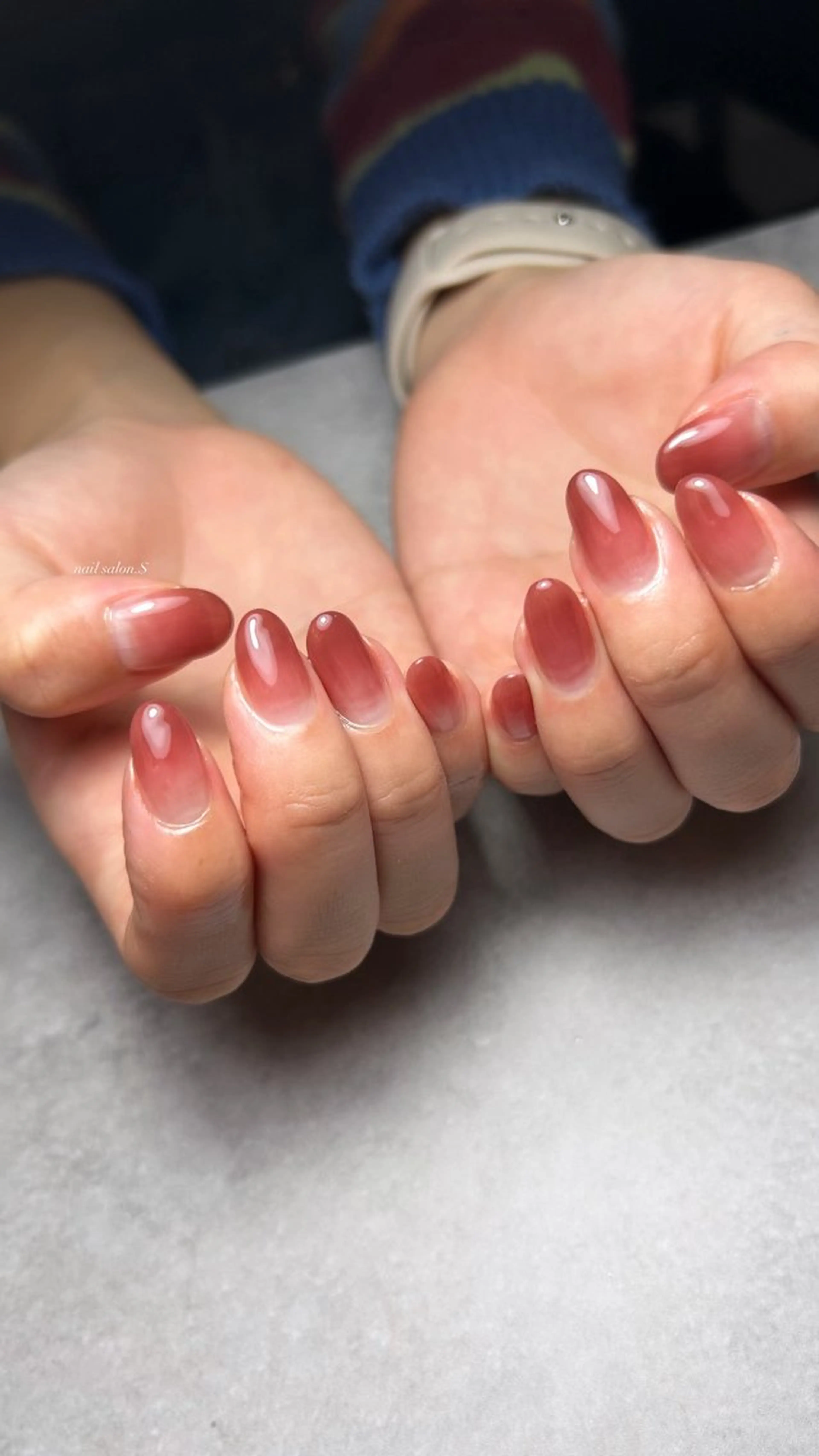 ネイル クリアネイル ジェルネイル グラデーション シンプルネイル 冬ネイル ハンドネイル 関山 志乃のネイルデザイン