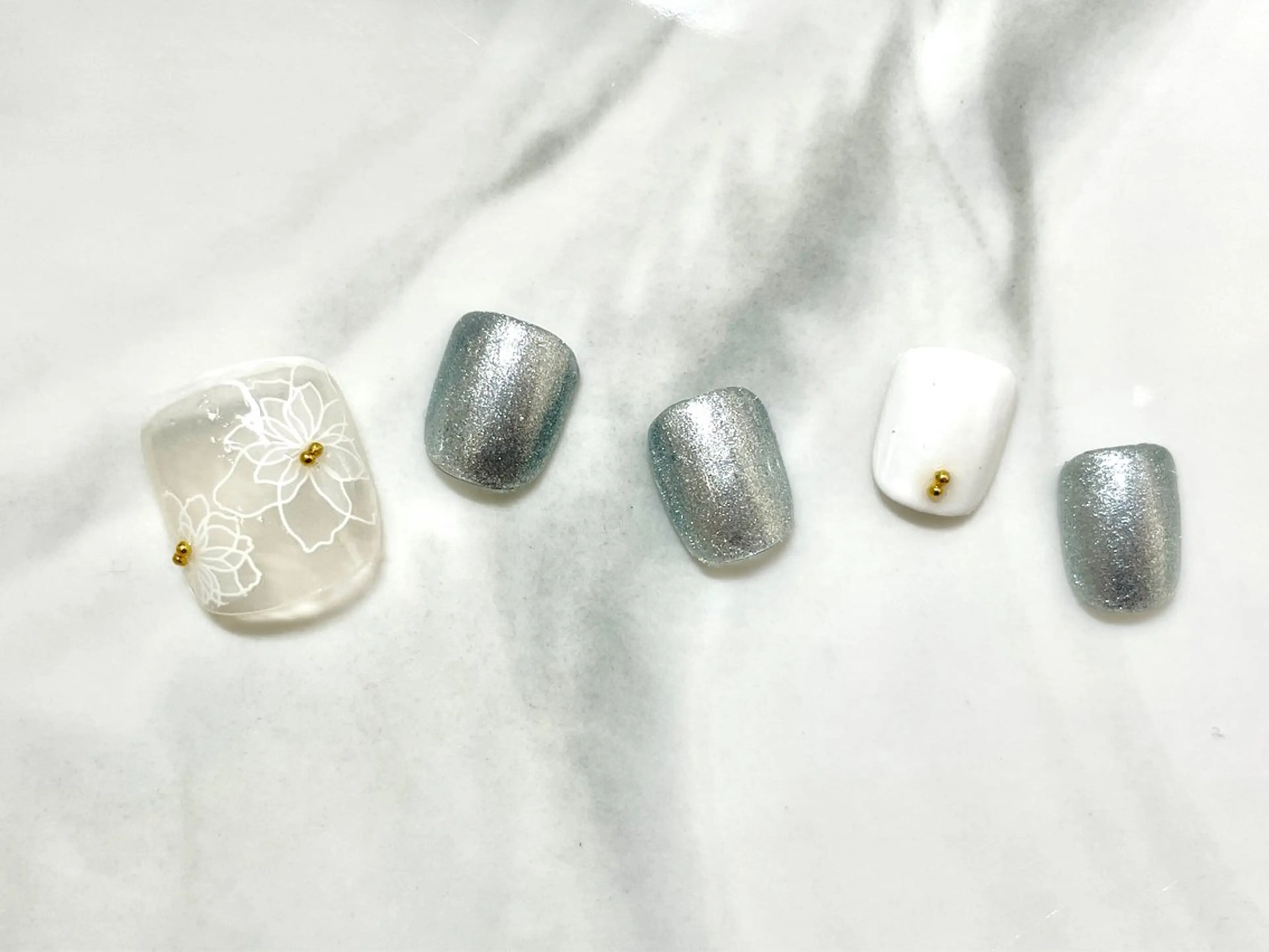 ネイル フットネイル ゴージャス Neige 𓂃 aiのネイルデザイン