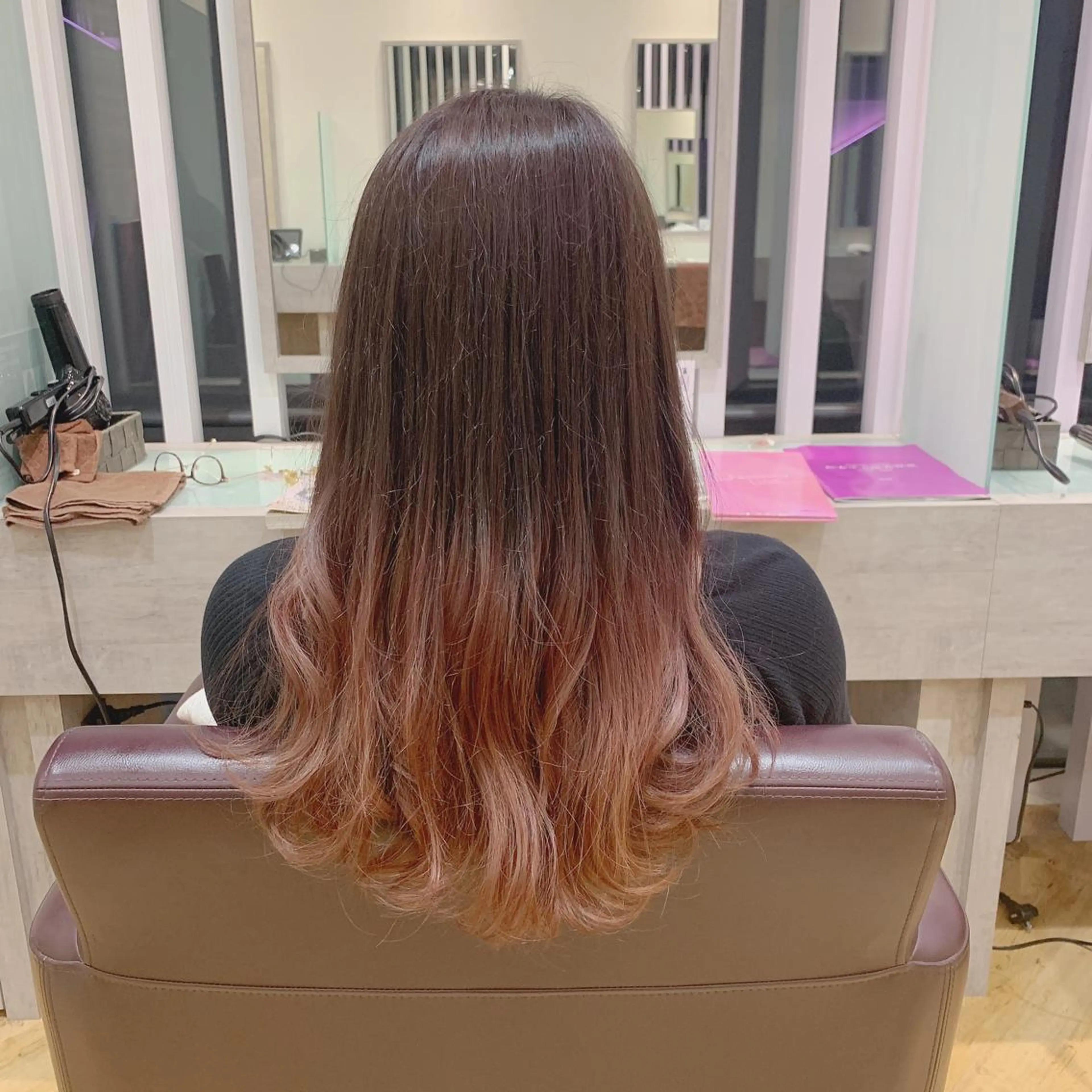 セミロング カラー グラデーションカラー 渡辺 リリのヘアスタイル