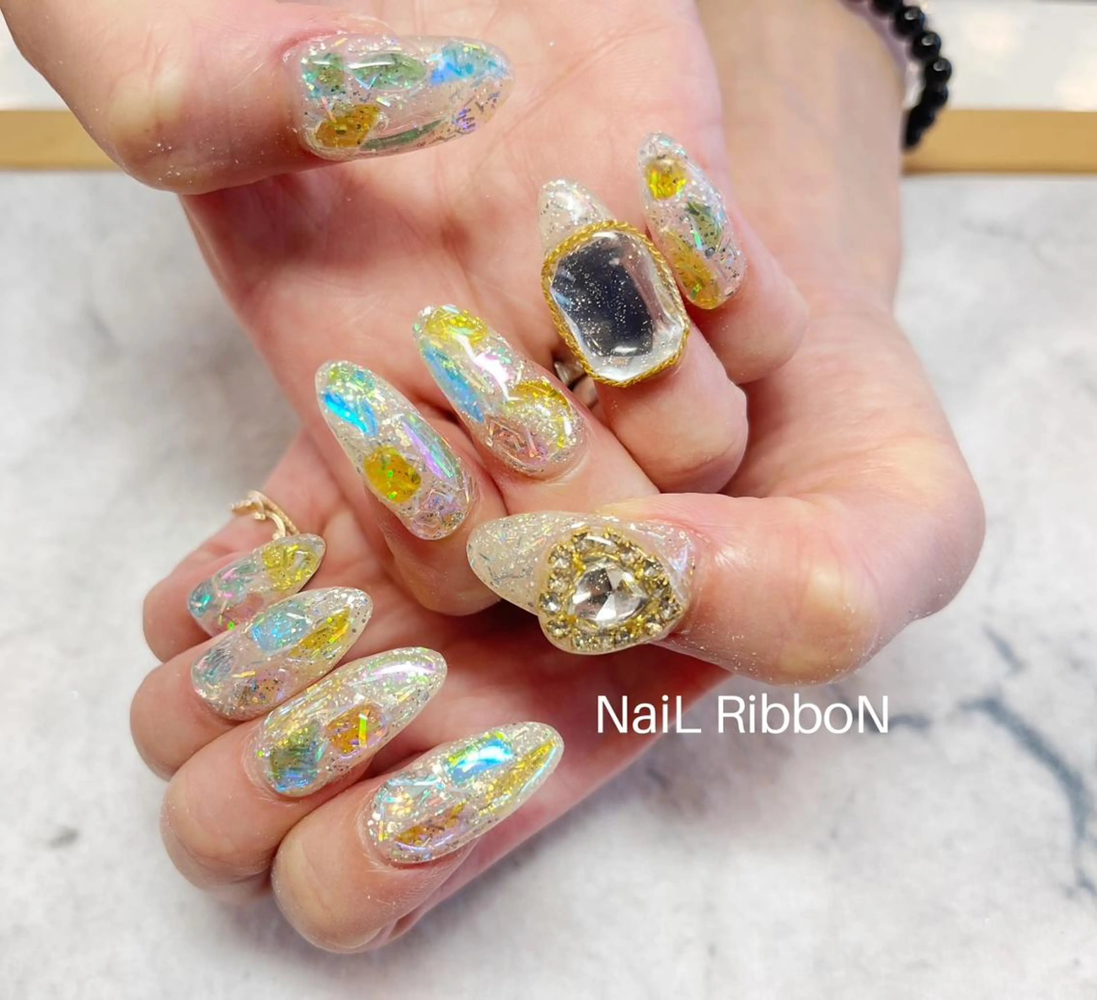 ネイル ネイルリボン 受付スタッフのネイルデザイン