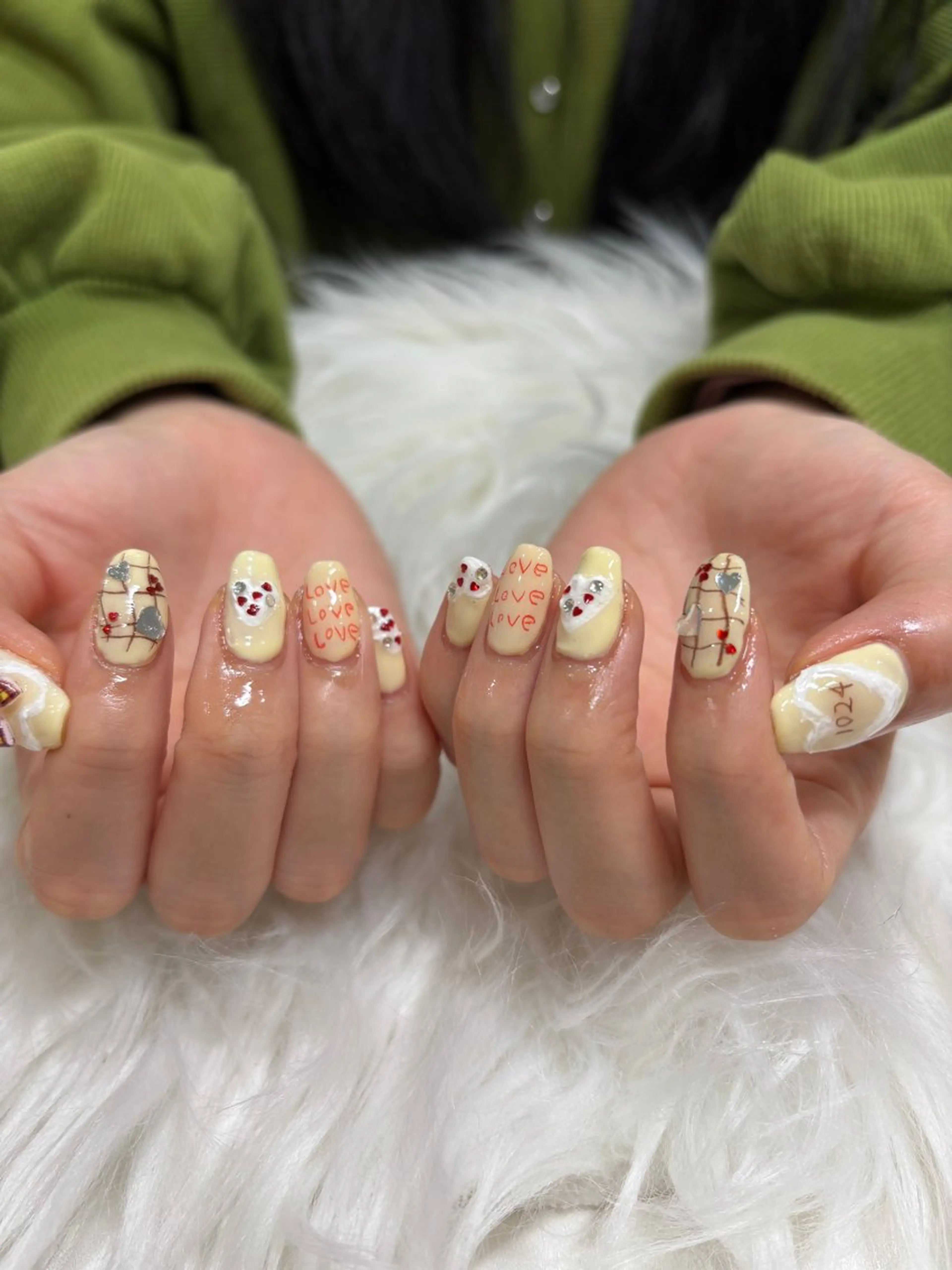 ネイル シオリ ⪩⪨のネイルデザイン