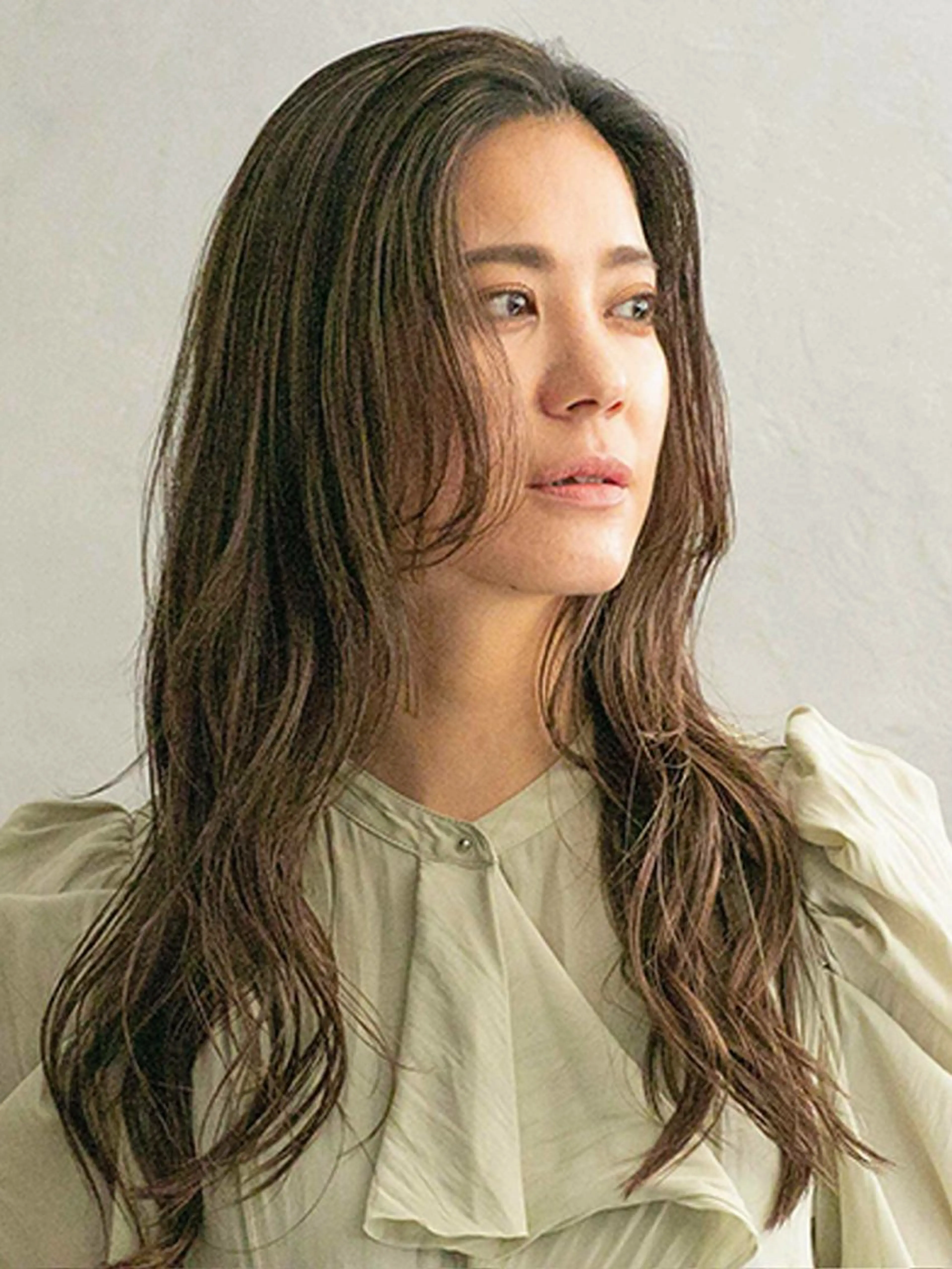 ロング カラー ブリーチ 透明感カラー ダブルカラー ブリーチなしカラー 顔まわりレイヤー カット ヘアカラー トリートメント 大人レイヤー& 透明感カラー💄のヘアスタイル