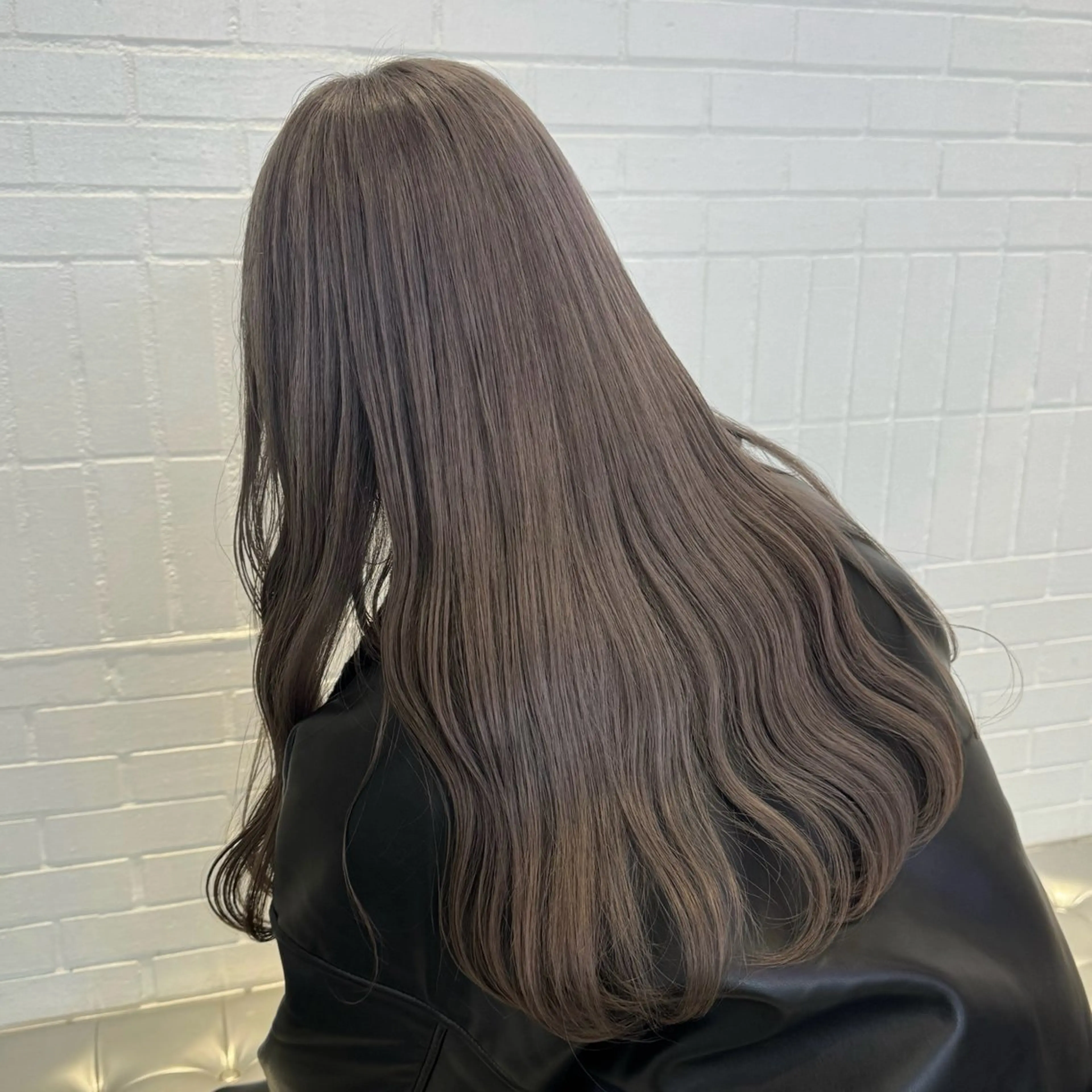 セミロング カラー カット ヘアカラー トリートメント 🌼動き×透明感🩵 ハイトーン/ナナのヘアスタイル