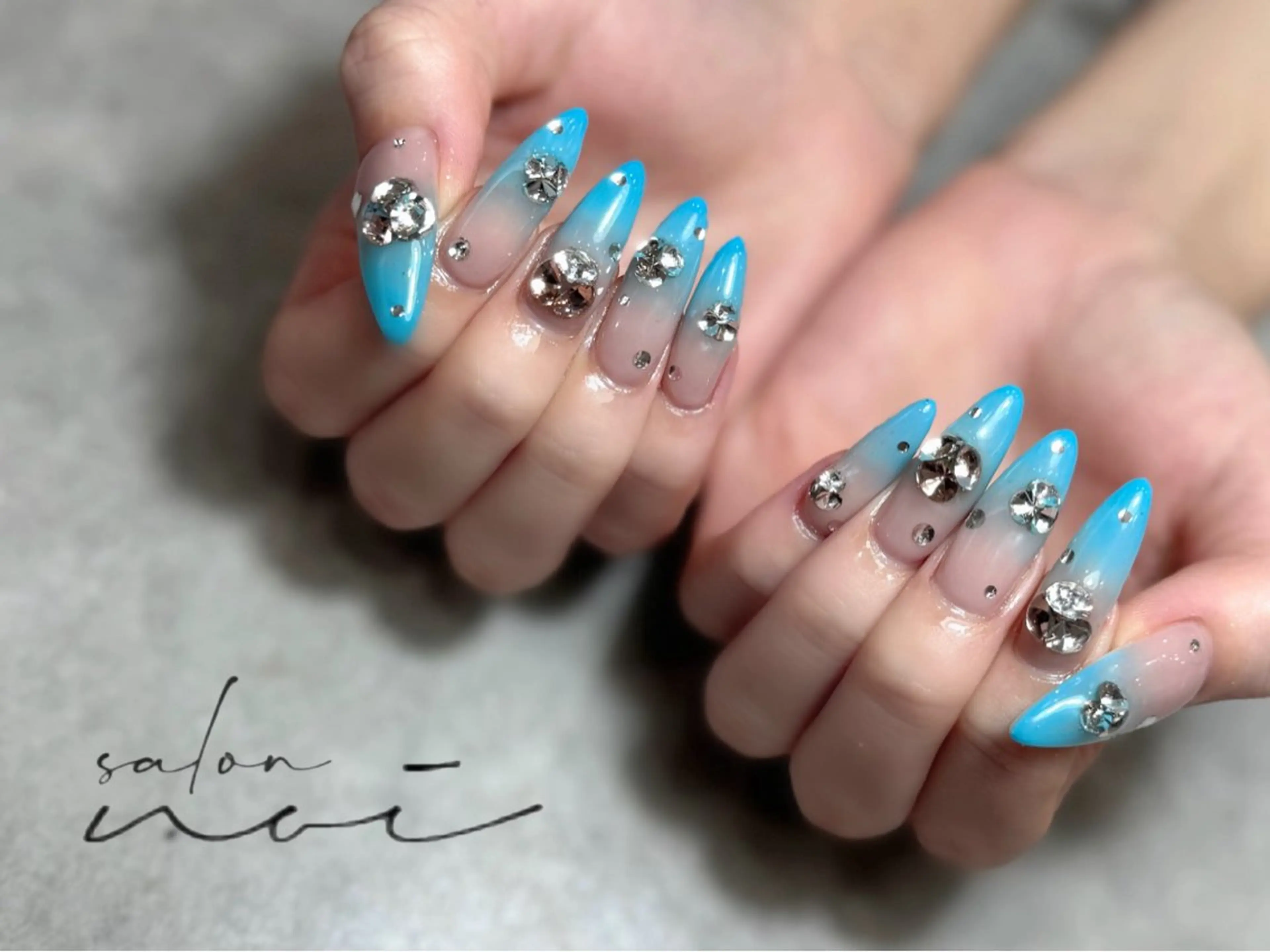 ネイル ストーンネイル ハンドネイル salon noiのネイルデザイン