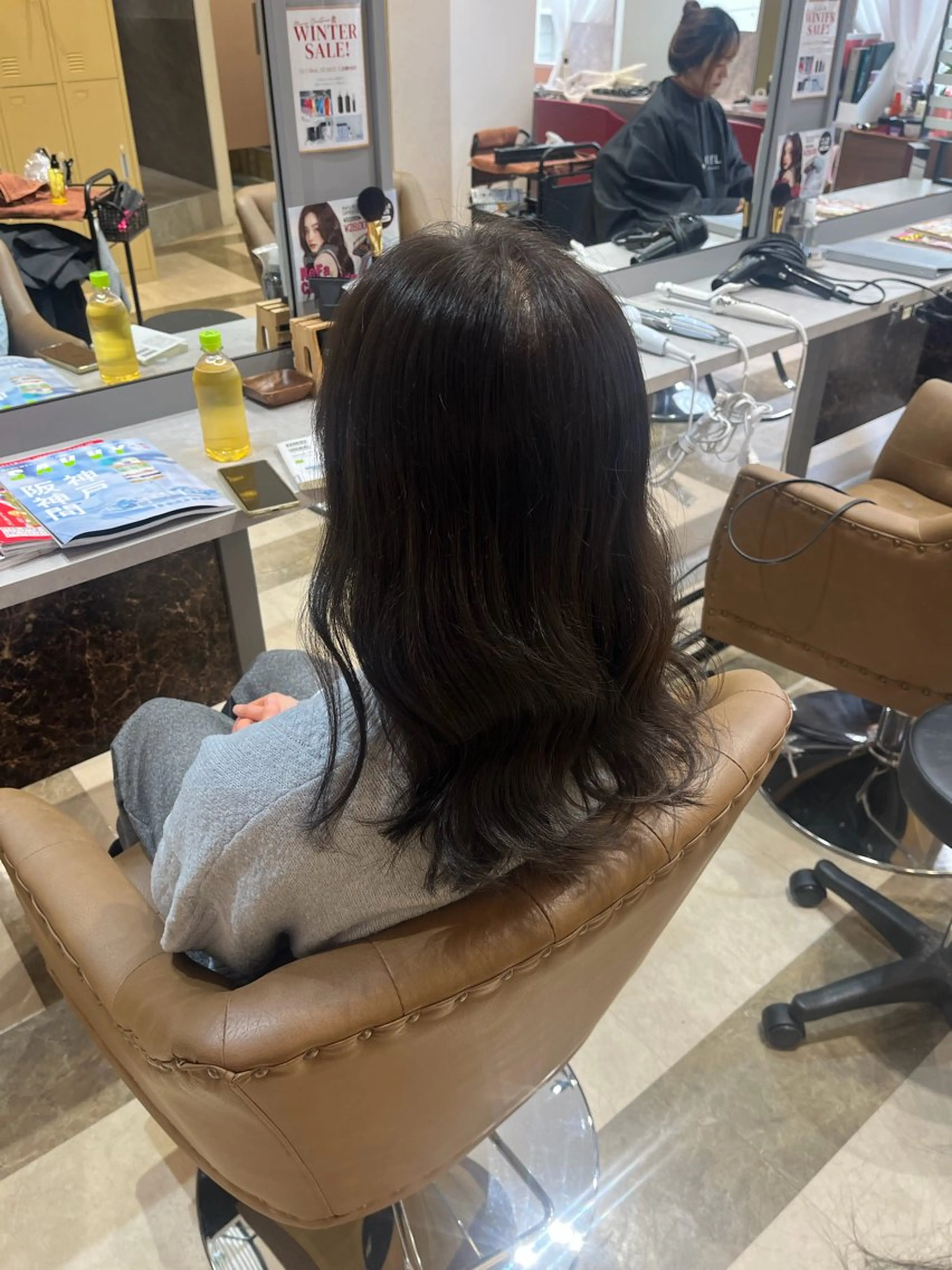 セミロング カラー アッシュ アッシュグレー 鳥見 若菜のヘアスタイル