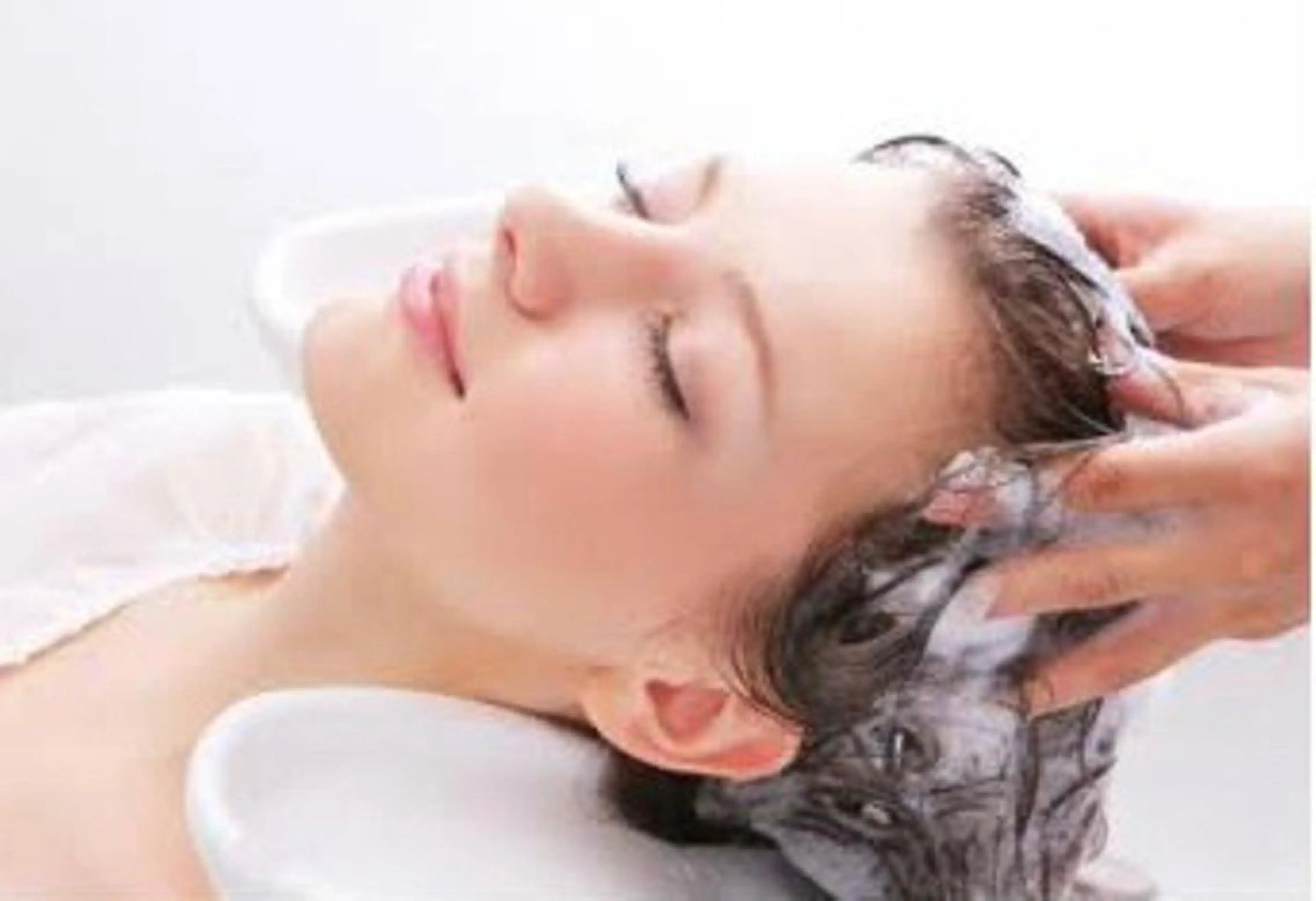 お顔もリフトアップしながら、肩も軽くなるメディカルヘッドスパ・トリートメント・肩マッサージの写真