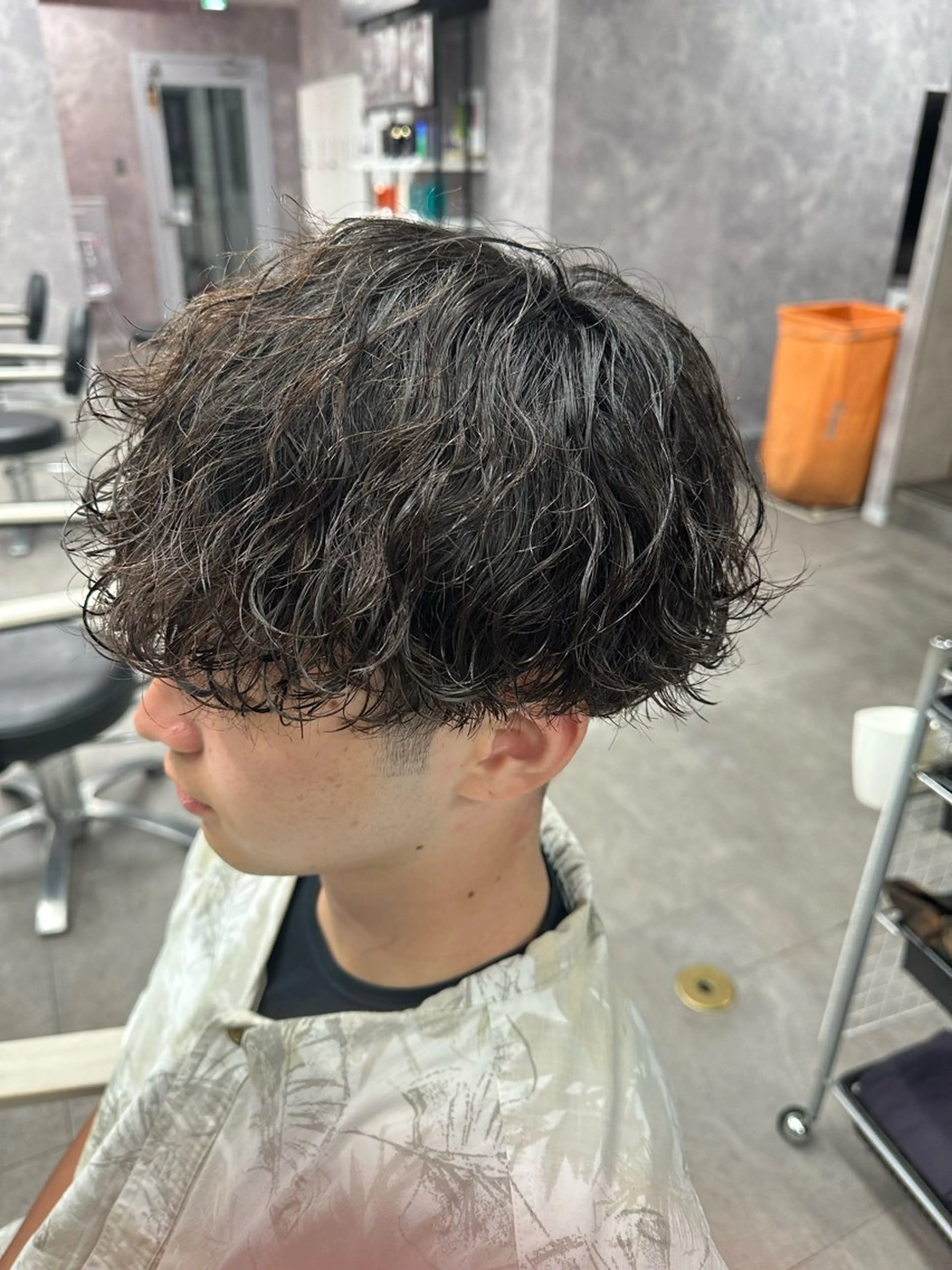 メンズ カット パーマ 白髪ぼかし、髪質改善 富田隼仁のヘアスタイル