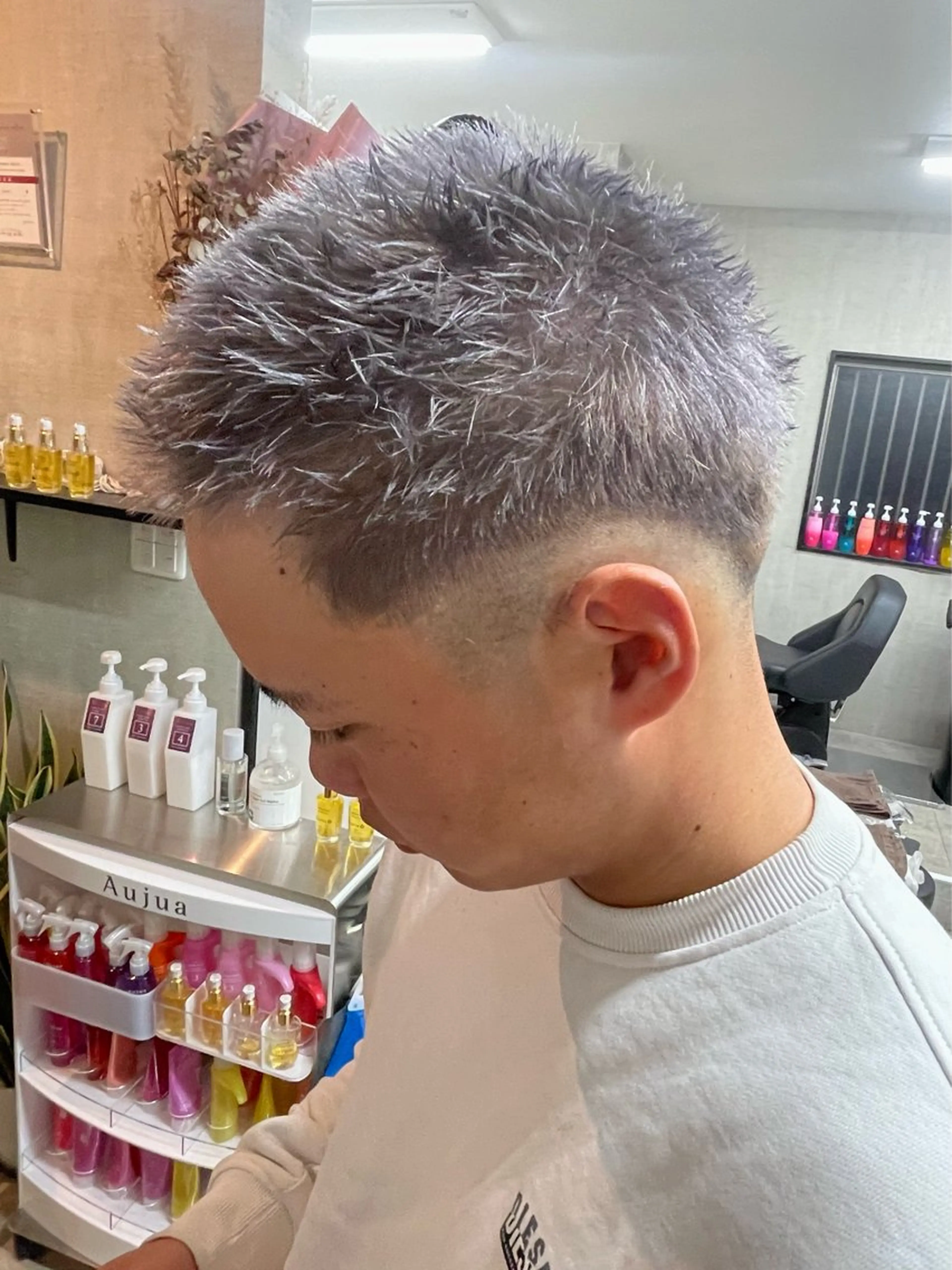 ショート カラー メンズ メンズハイトーン 透明感カラー ハイトーンカラー シルバー 大島 渓翔のヘアスタイル