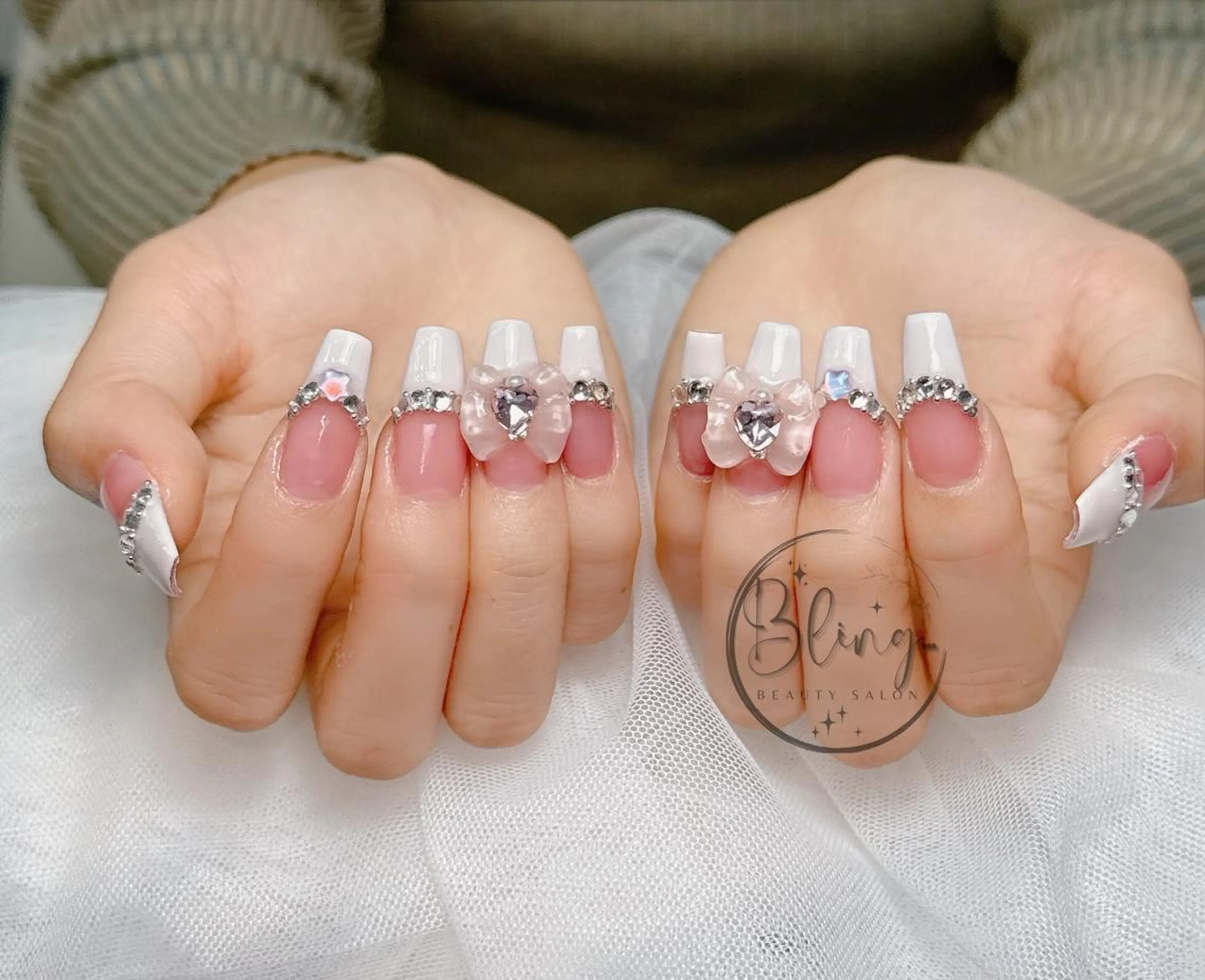 ロング 韓国風ヘア ハンドネイル Bling Salonのネイルデザイン