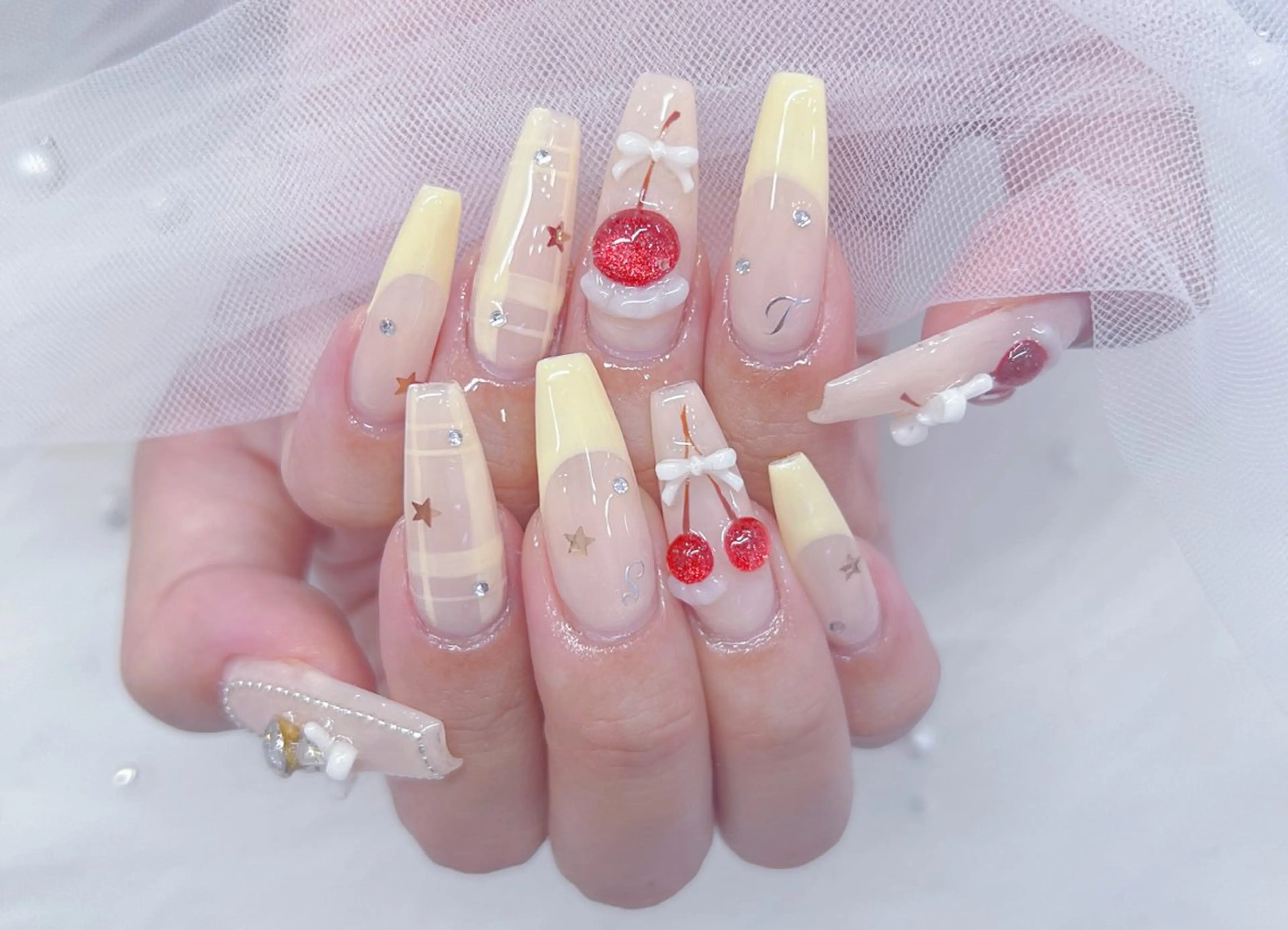 ネイル アートネイル オーロラネイル チークネイル 長さ出し フットネイル Miya _nailのネイルデザイン