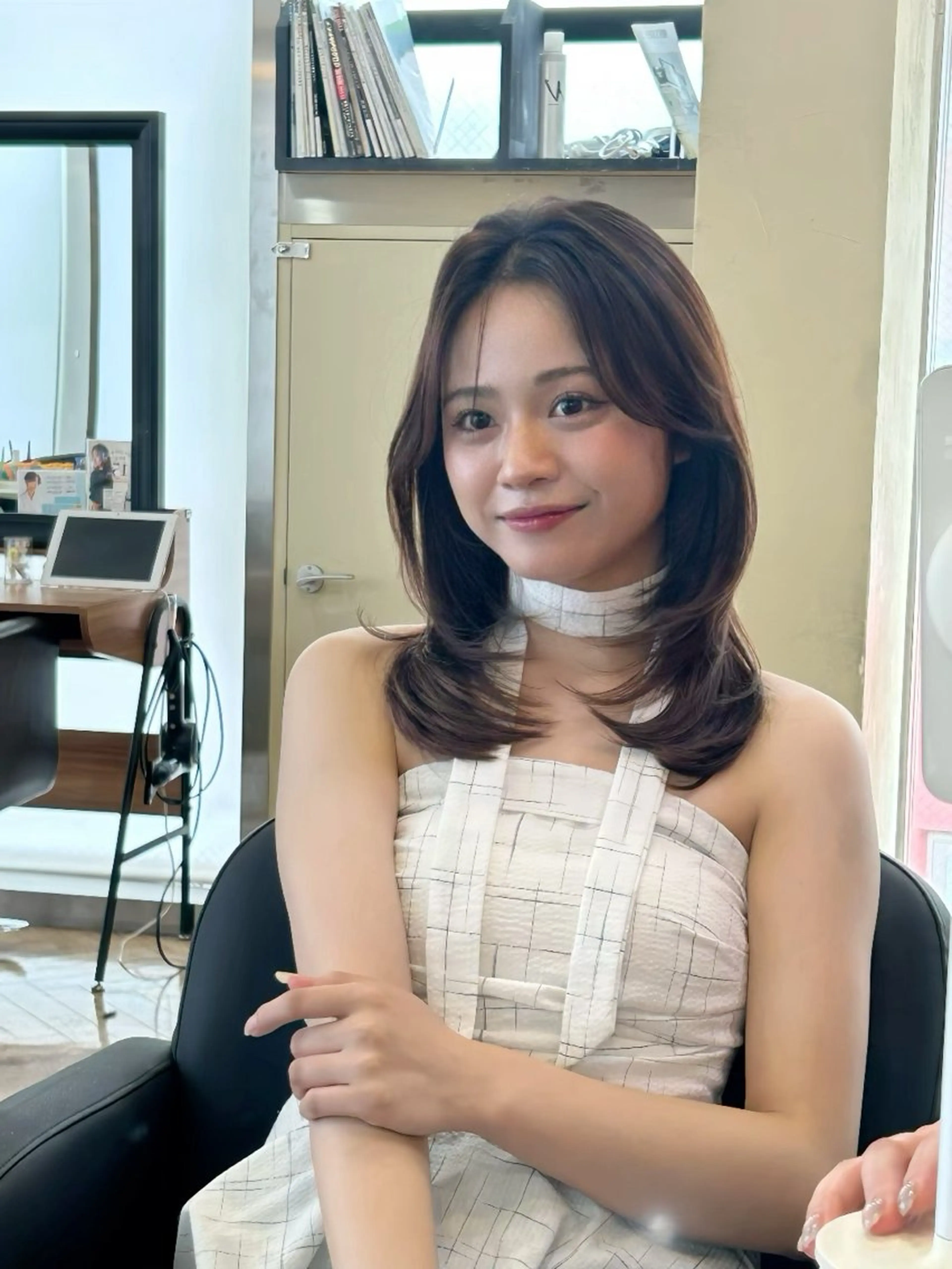 セミロング カラー ヘアカラー トリートメント SALOWIN二子玉川South店所属・AYANO ／レイヤー／オリーブのヘアスタイル