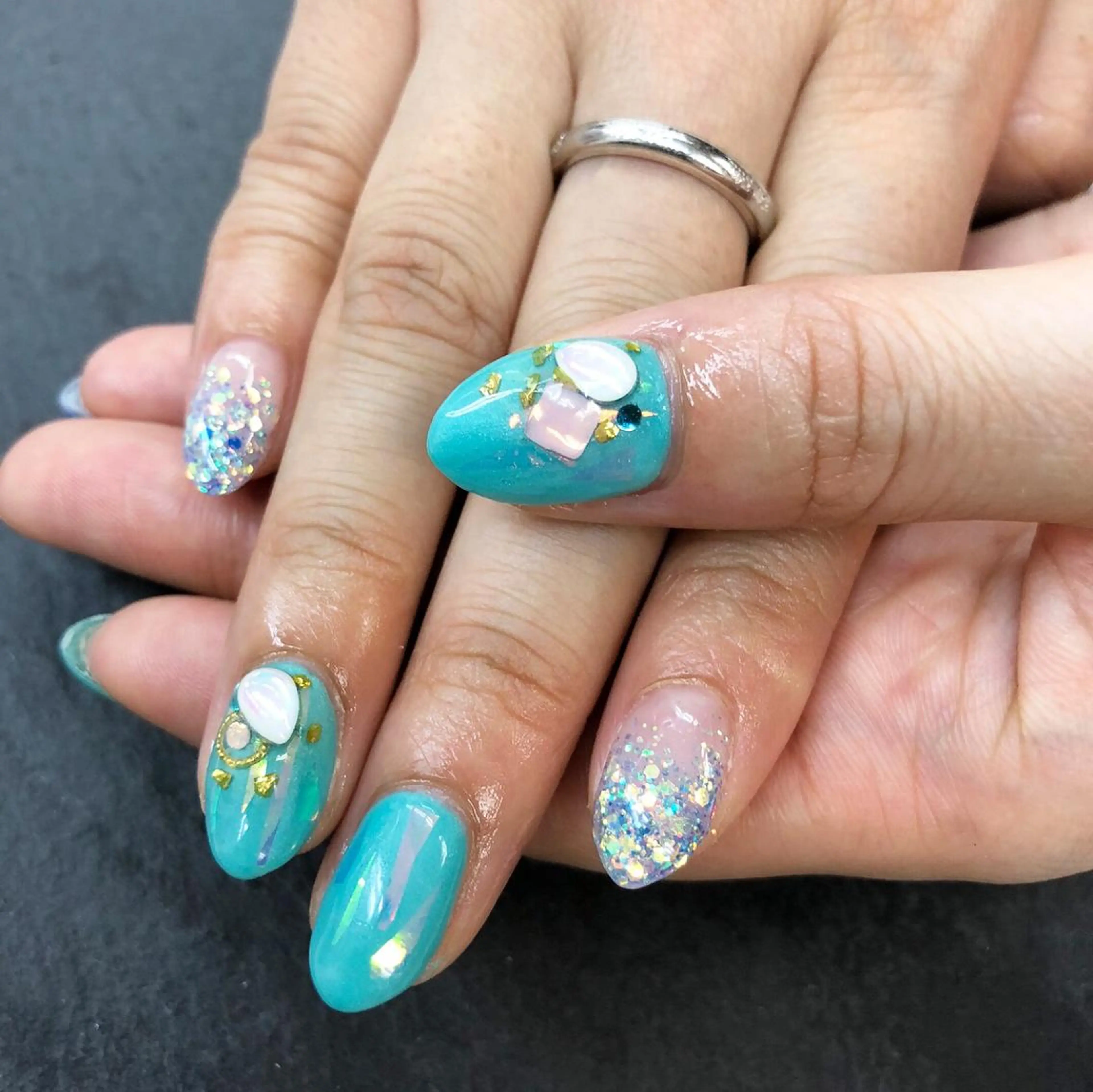 ネイル esNail&eye イーズネイル＆アイのネイルデザイン