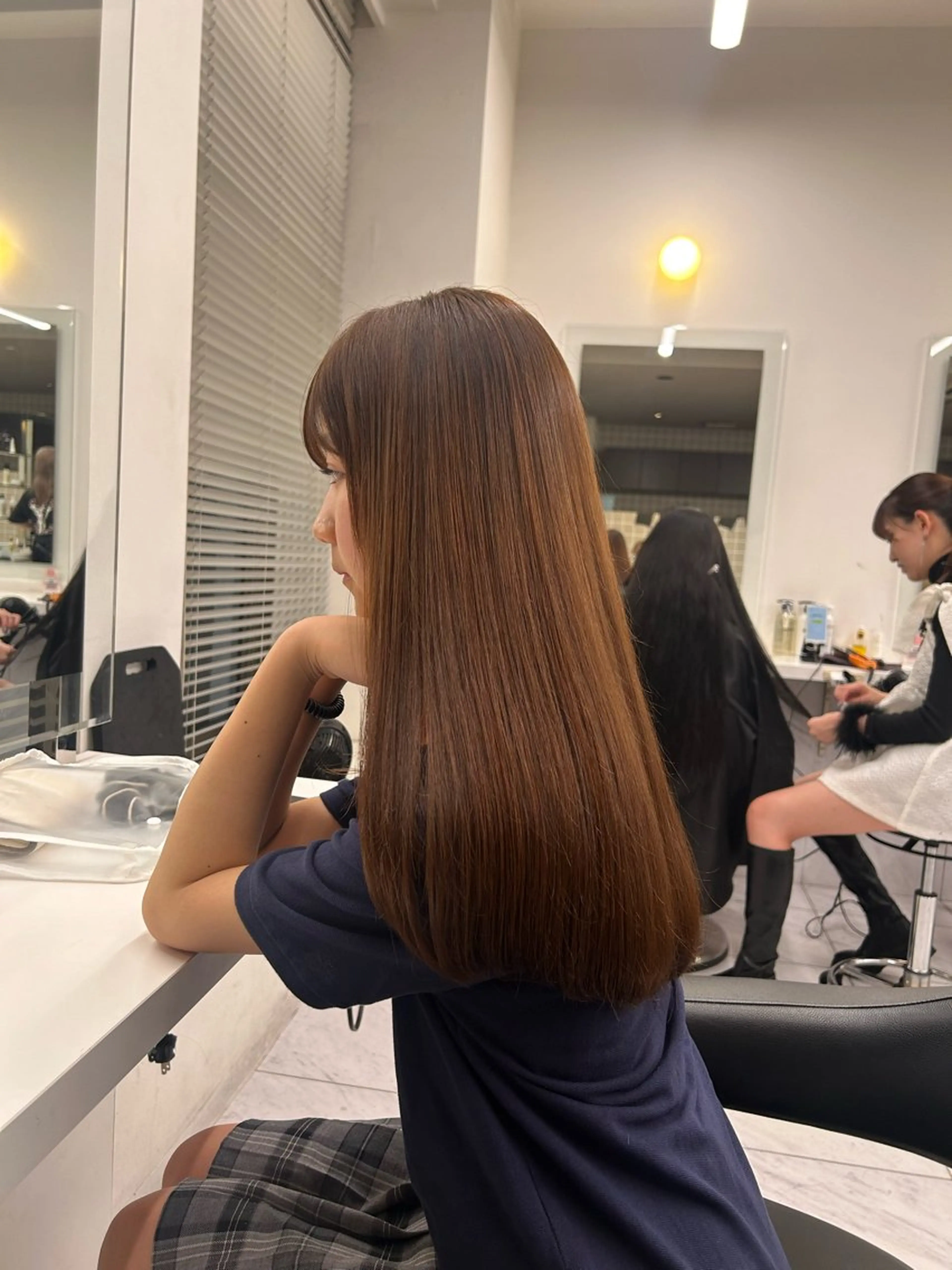 カラー ヘアカラー 透明感ベージュ🤎 ナチュラルレイヤーのヘアスタイル