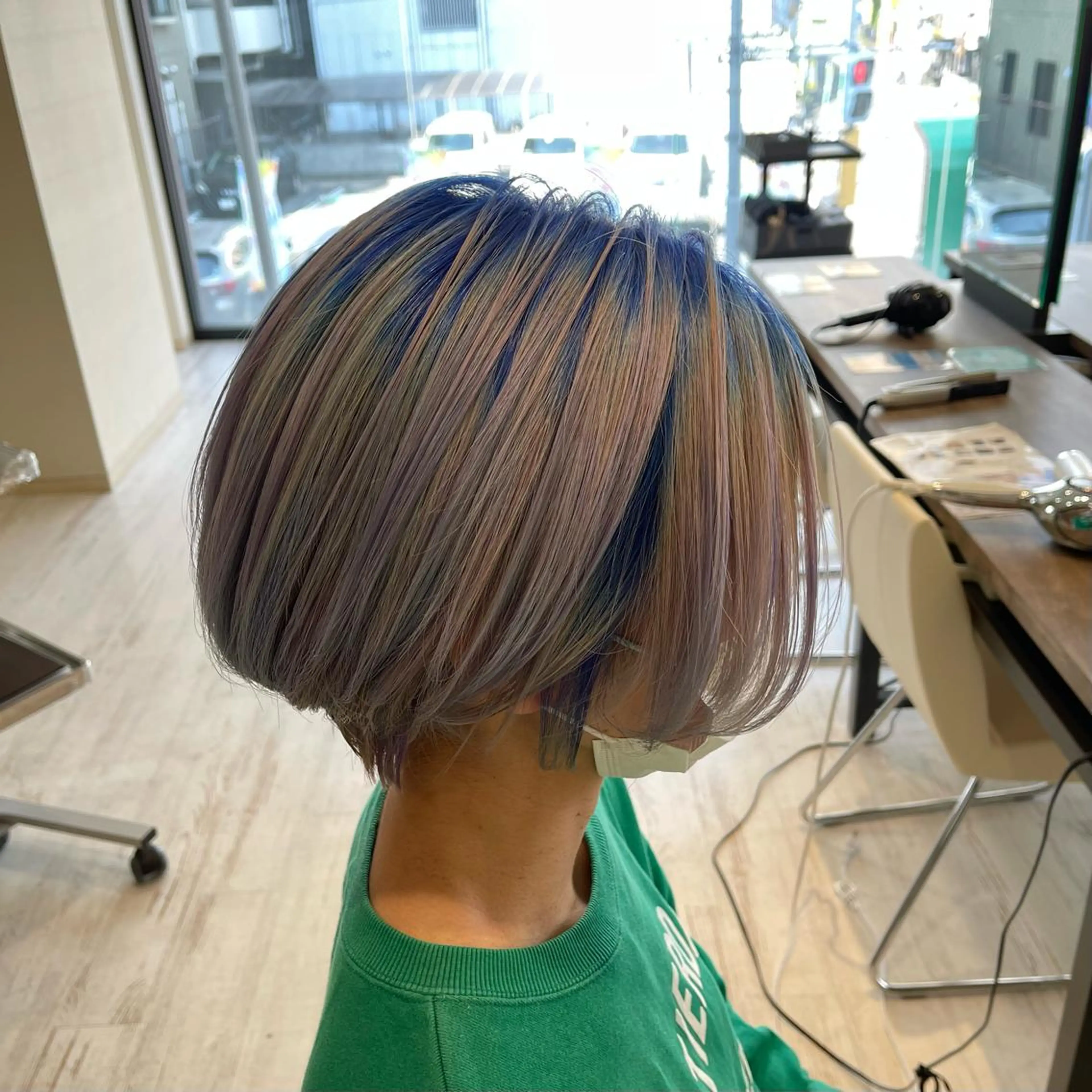 ショート カラー デザインカラー、艶髪 大塚　耕平のヘアスタイル