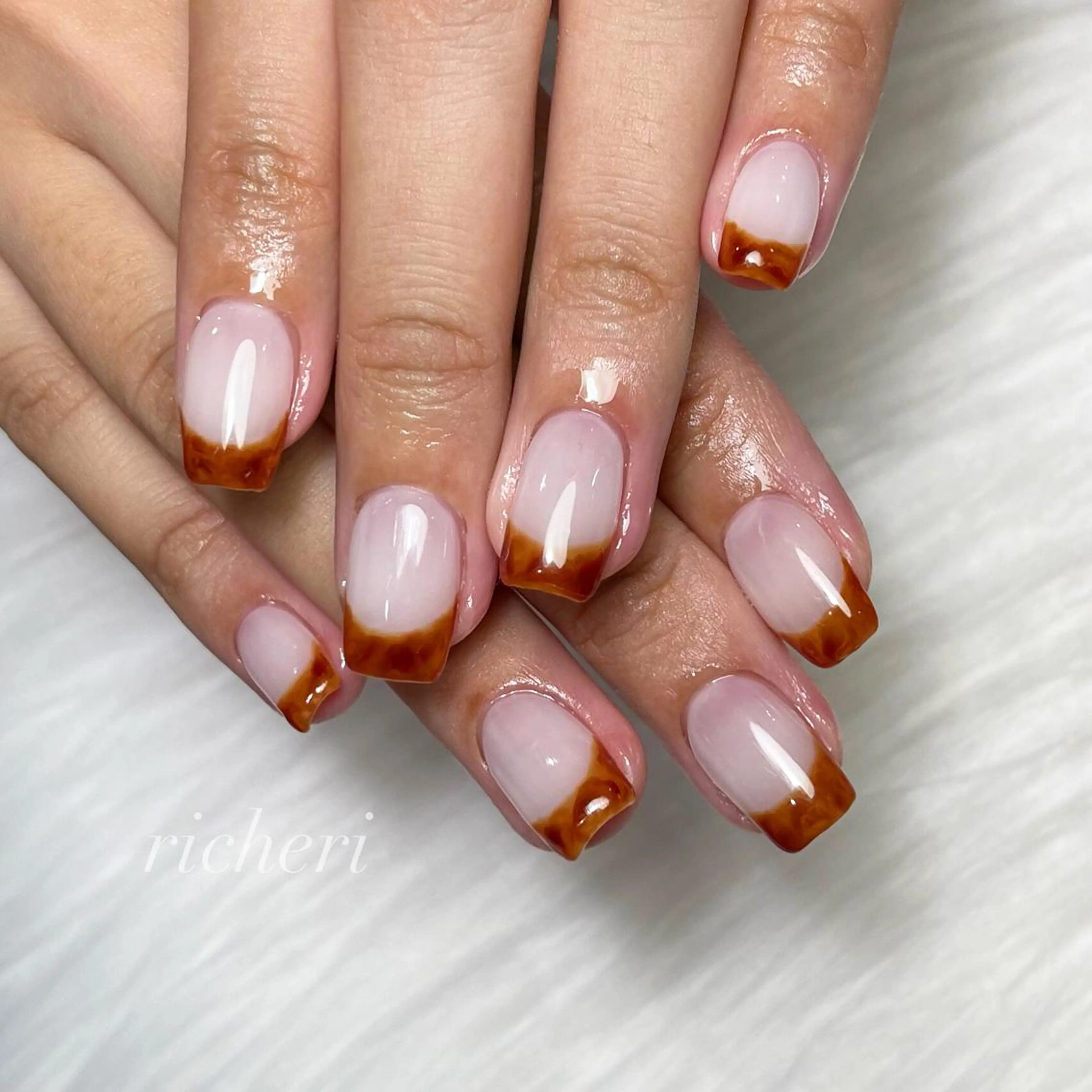 ミディアム ネイル 韓国風ヘア アートネイル べっ甲ネイル フレンチネイル ジェルネイル richeri beautyのエステ・リラクイメージ