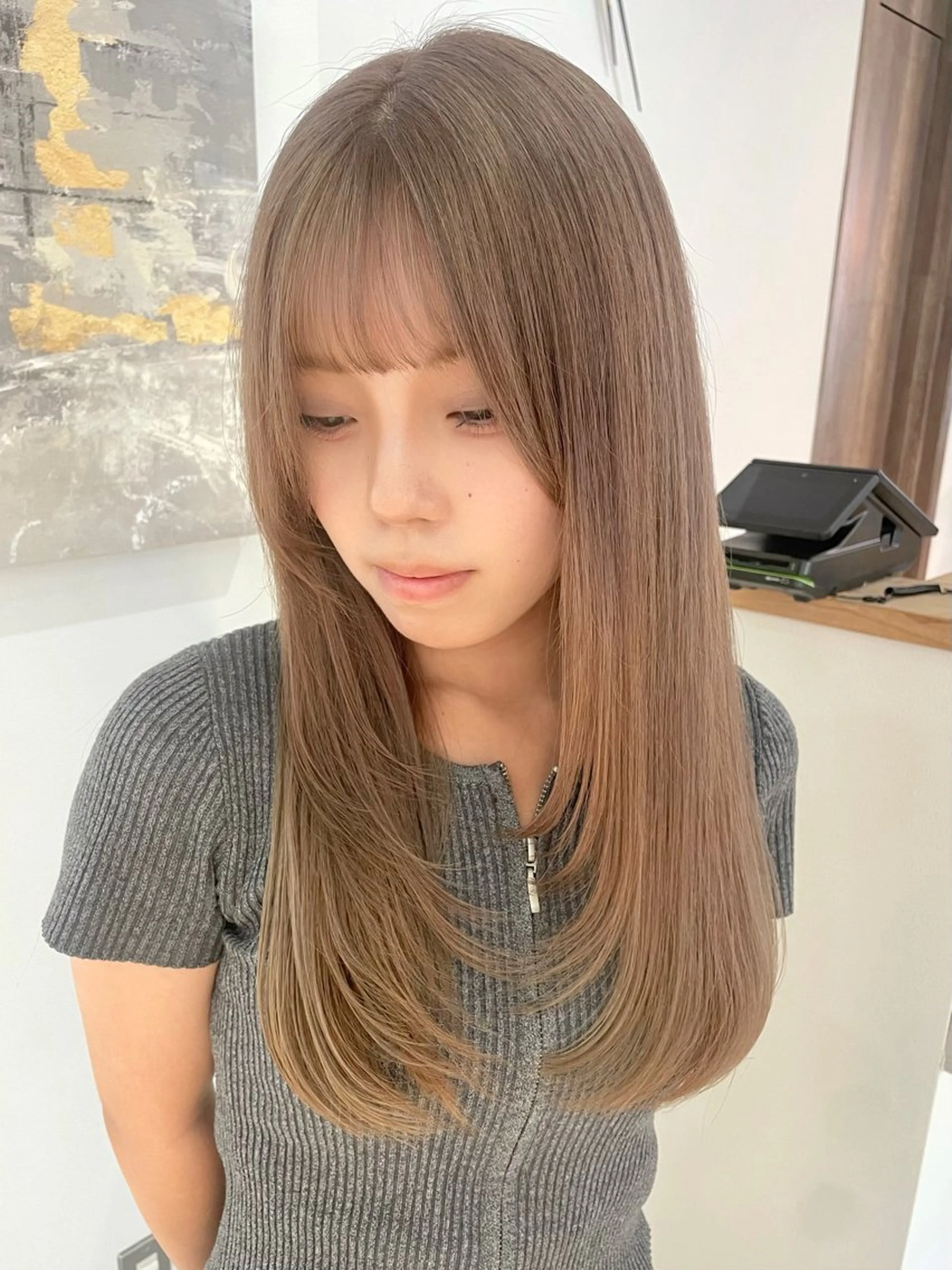 ロング カラー ベージュカラー ミルクティーベージュ Mina/岡山/矯正 ブリーチ/レイヤーのヘアスタイル