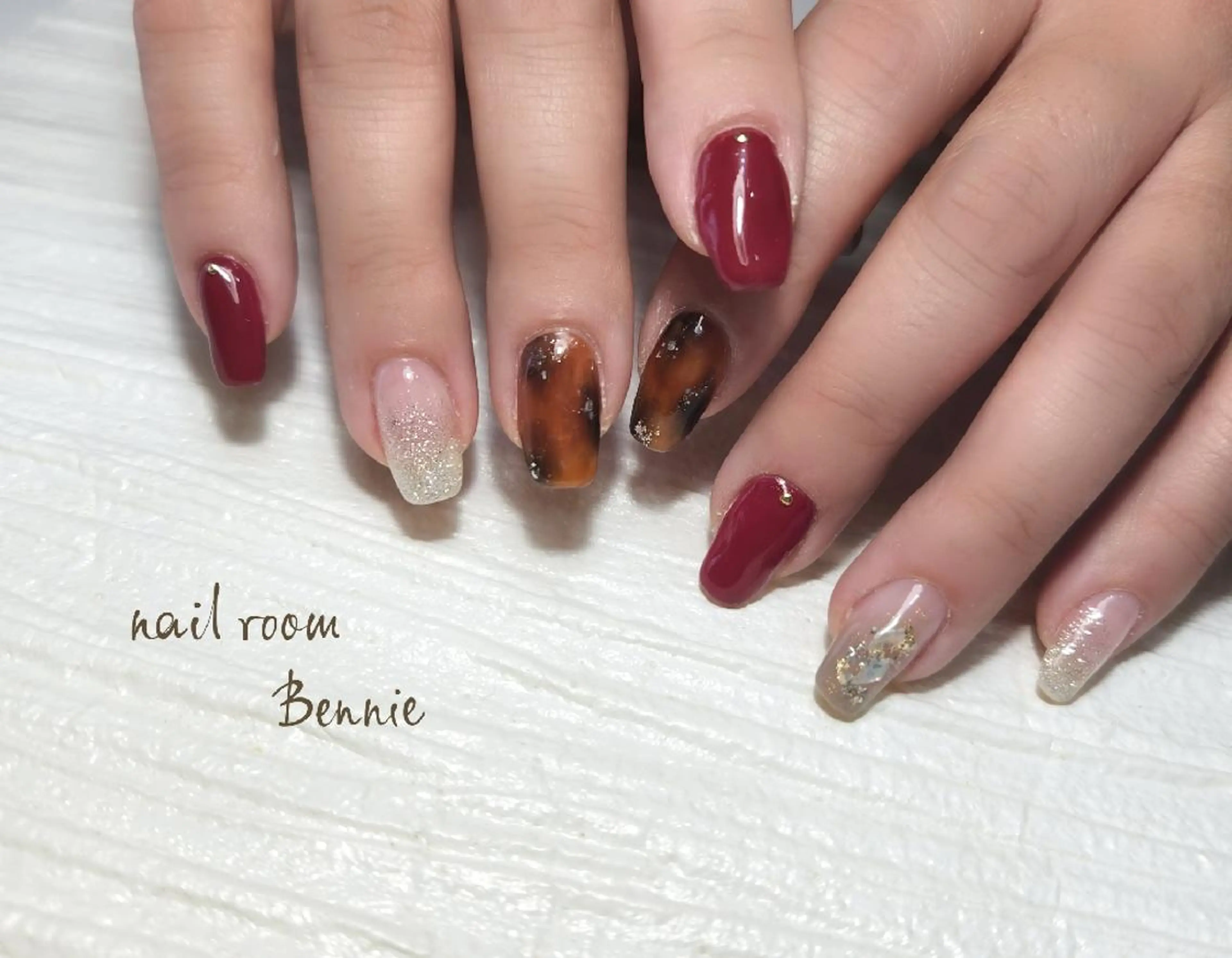 ネイル べっ甲ネイル ボルドー ハンドネイル   BENNIEのネイルデザイン