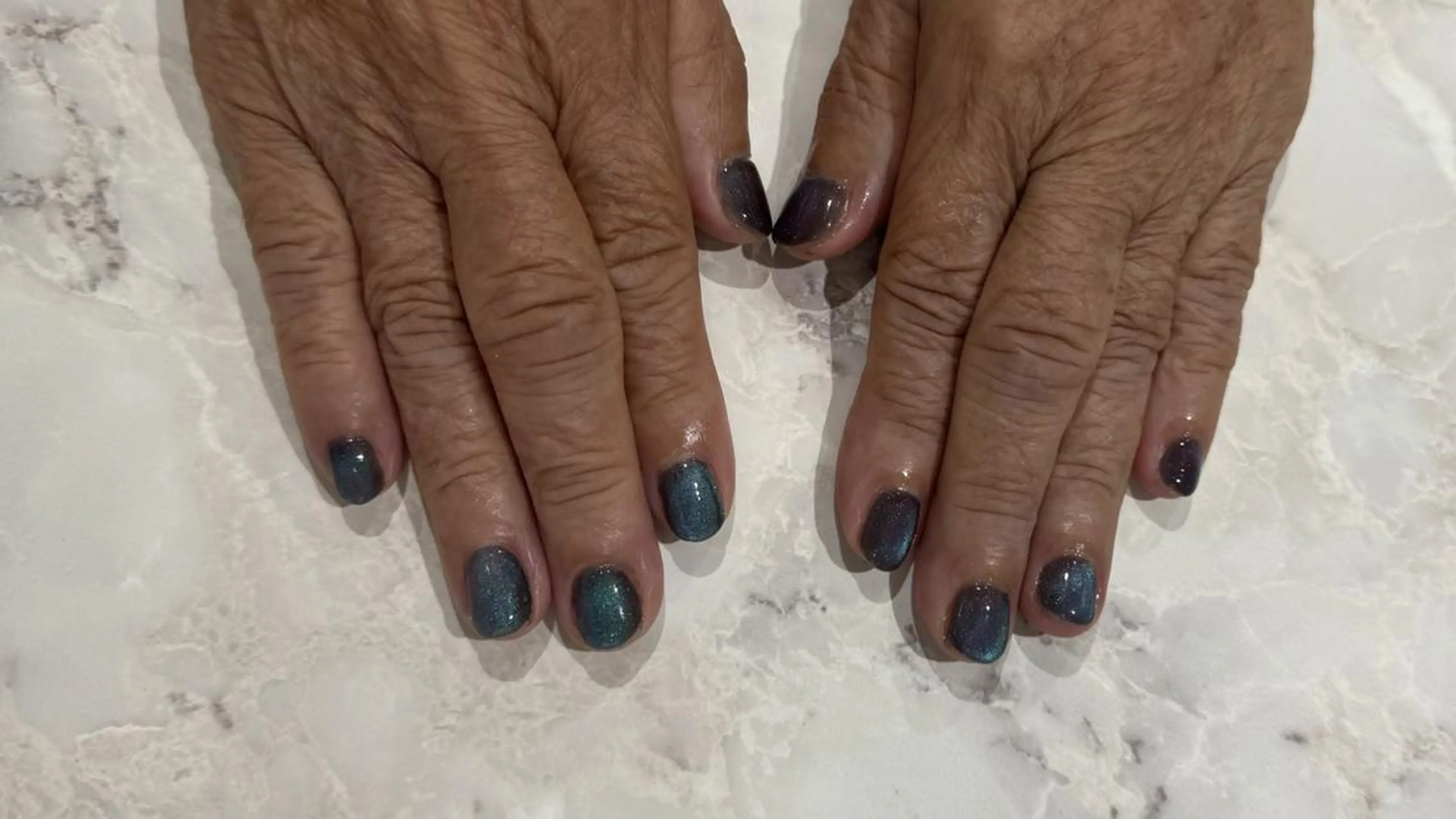 ネイル ブルー マグネットネイル マグネットワンカラー ワンカラーネイル ハンドネイル Nail Salon Lindaのネイルデザイン