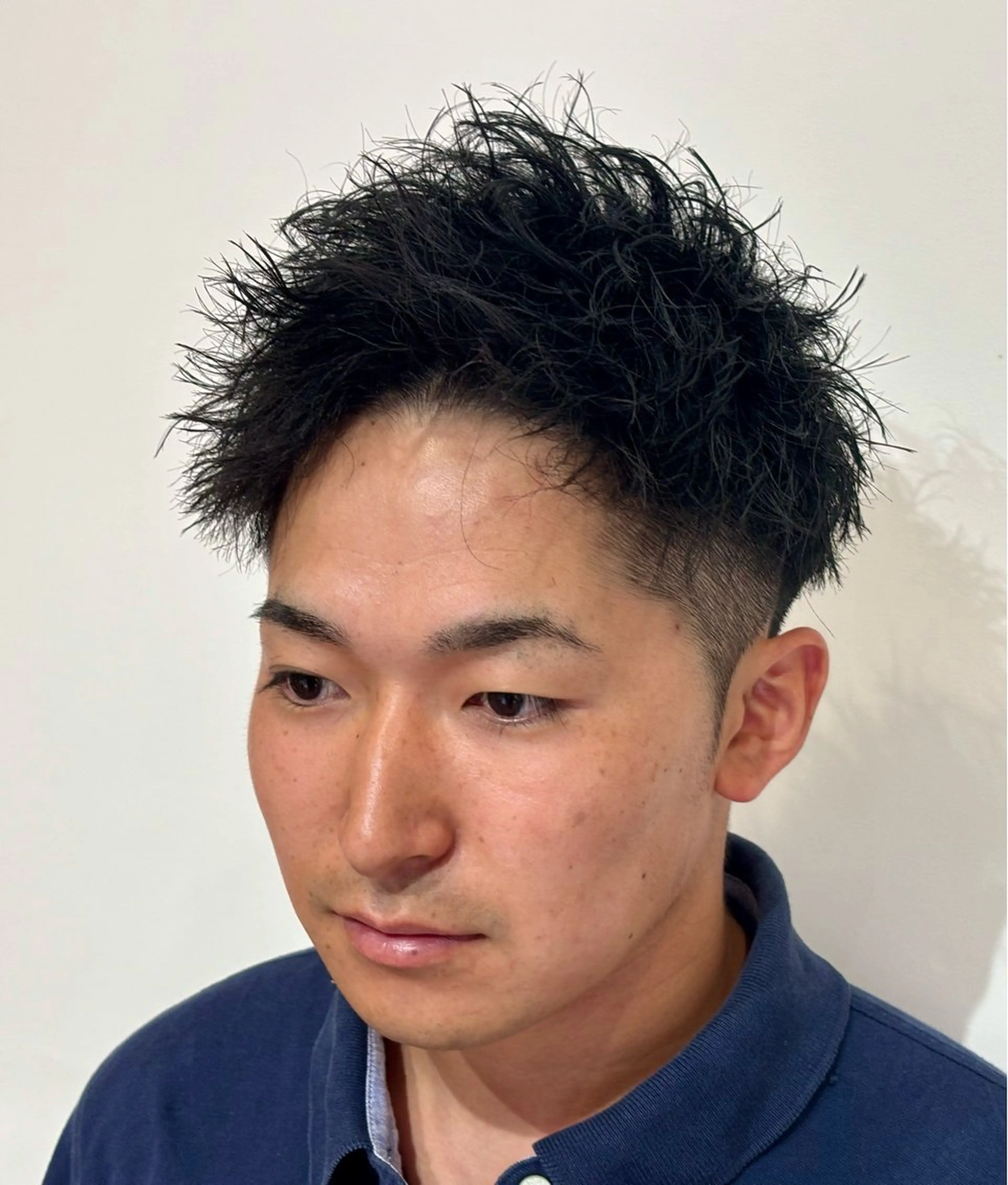 ショート パーマ メンズ アップバング メンズパーマ メンズショート ツイストスパイラルパーマ ショートヘア カット パーマ 【店長】メンズ職人 短髪　ハイトーン🔥のヘアスタイル