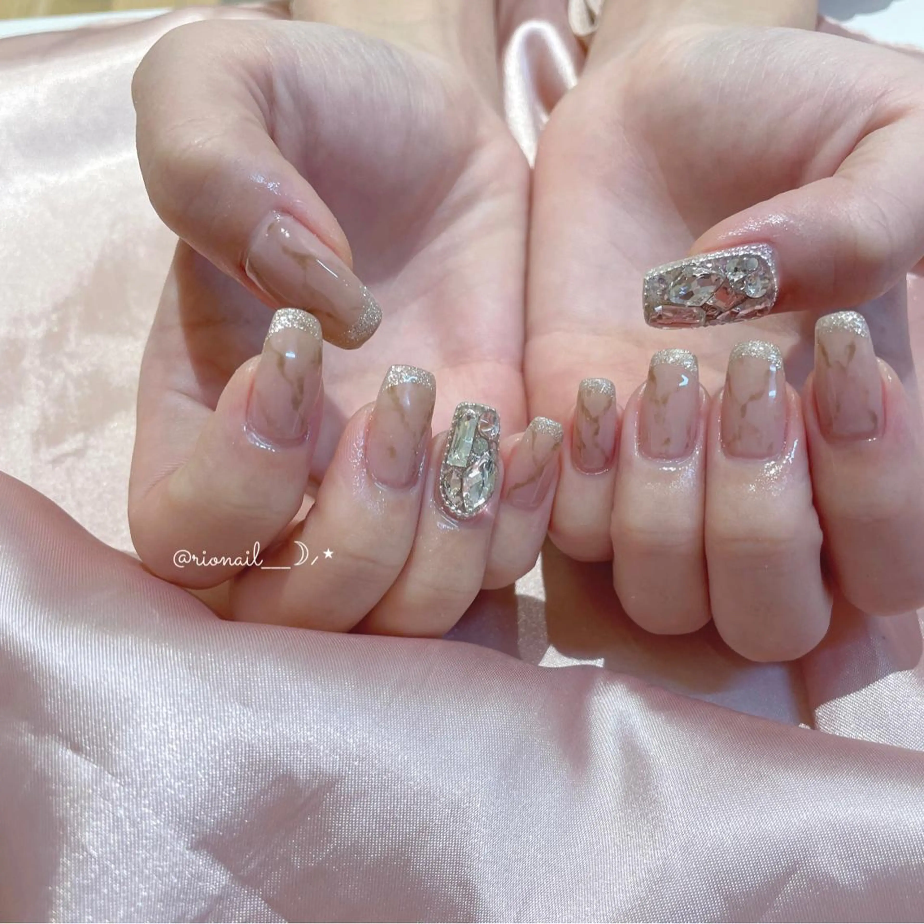 ネイル アートネイル ハンドネイル 𝘙𝘪𝘰𝘯𝘢 ...🕯🤍のネイルデザイン