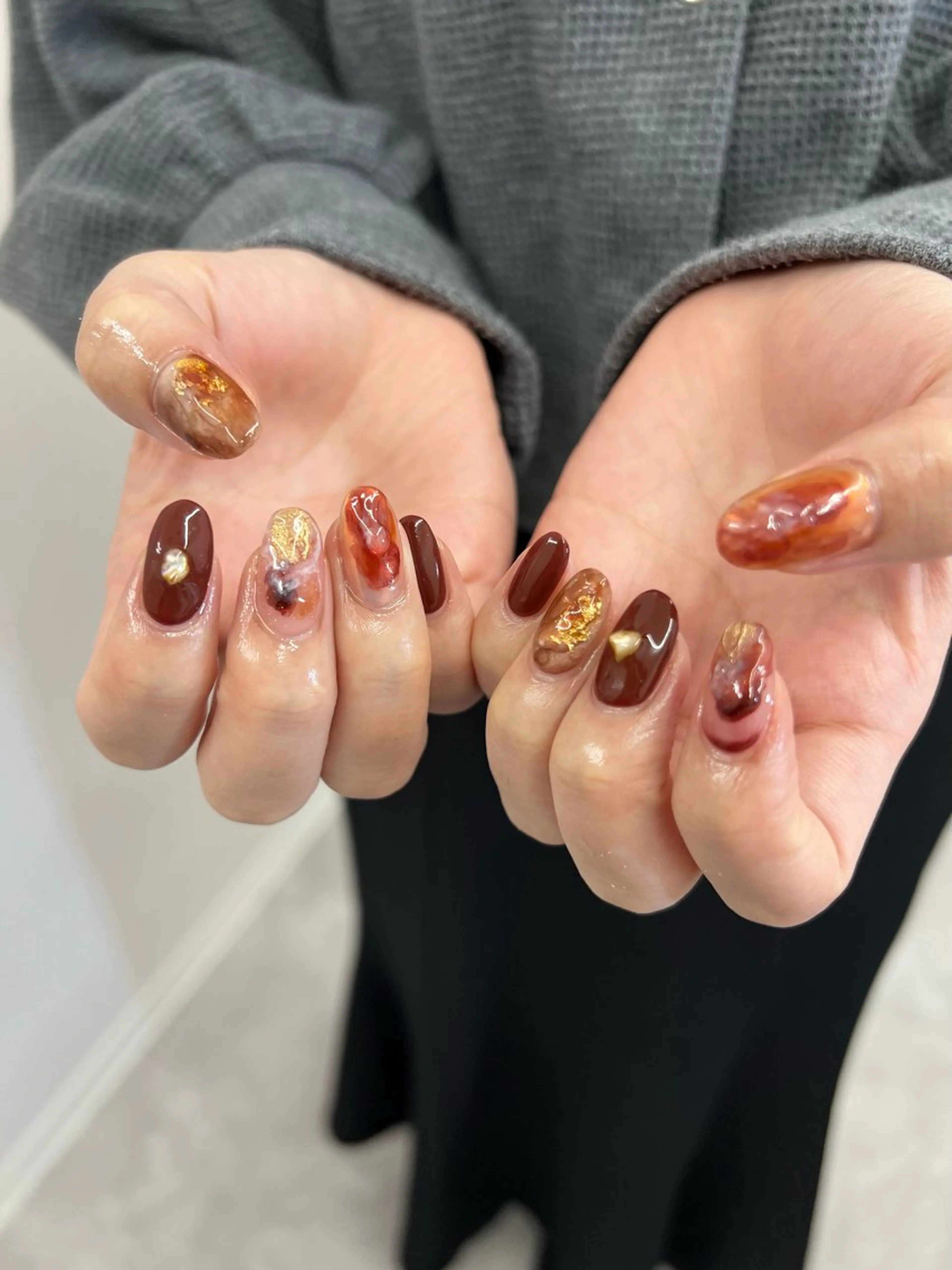 ネイル ボルドー ブラウン ジェルネイル 韓国ネイル マグネットネイル ハンドネイル ハンドケア Bana_ Nailのネイルデザイン