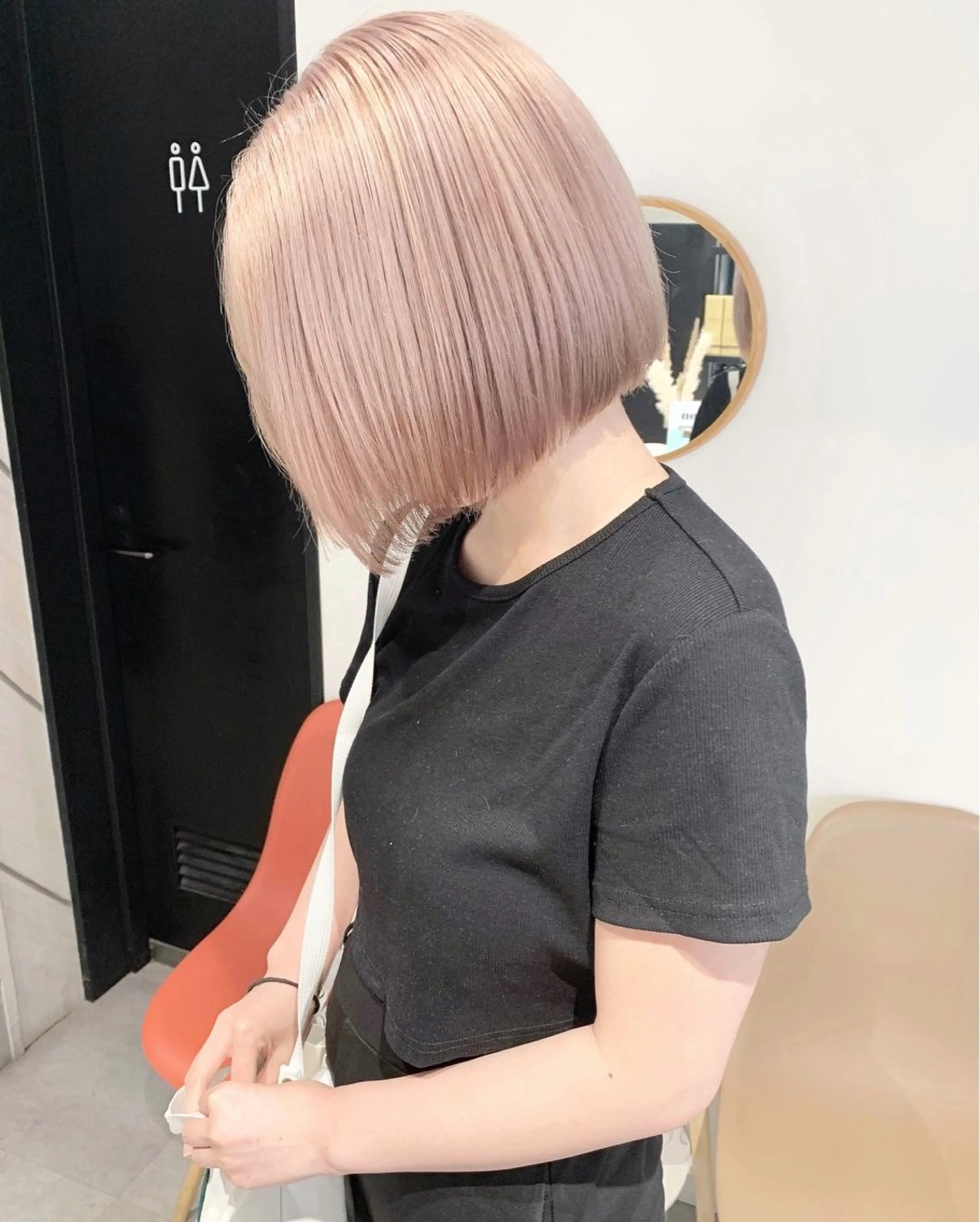 ショート カラー ベージュカラー ハイトーンカラー ピンクカラー ピンクベージュ ボブ fuka/梅田/ ミルクティーベージュのヘアスタイル