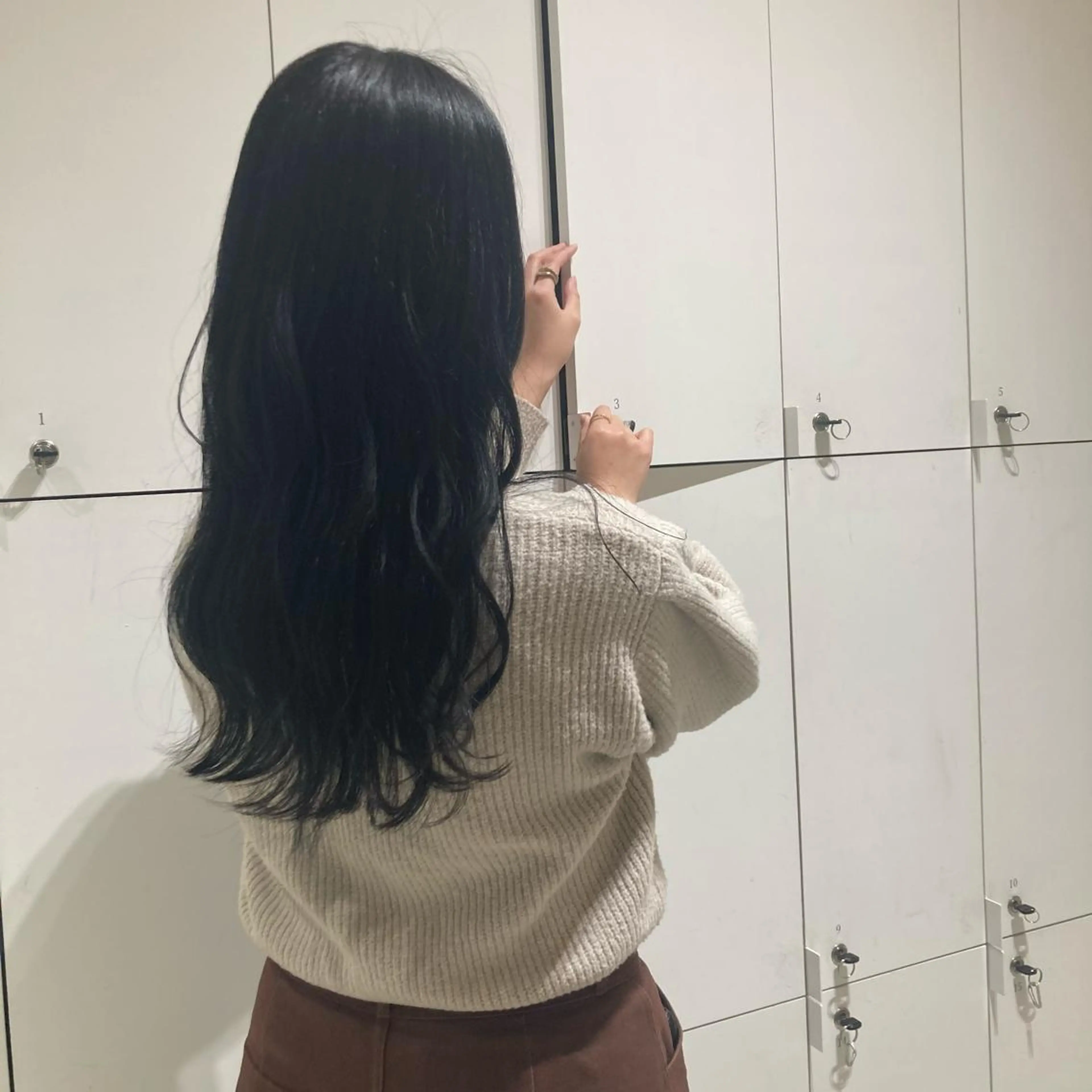 ロング カラー 黒髪 ブルーカラー ブルーブラック ヘアカラー 透明感カラー🫧 nanohaのヘアスタイル