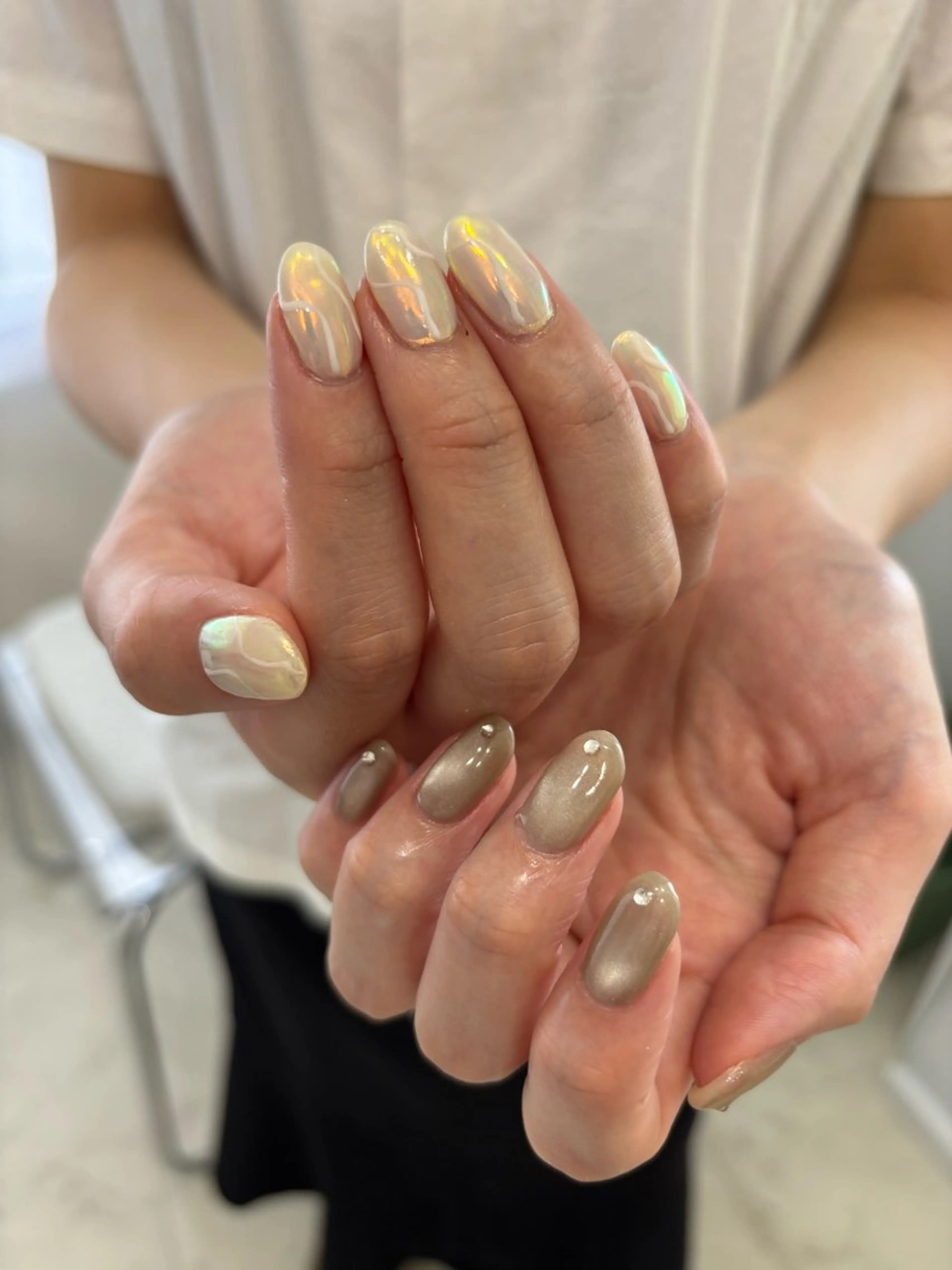 ネイル ハンドネイル une／YUKINA 🫧大人nuanceのネイルデザイン