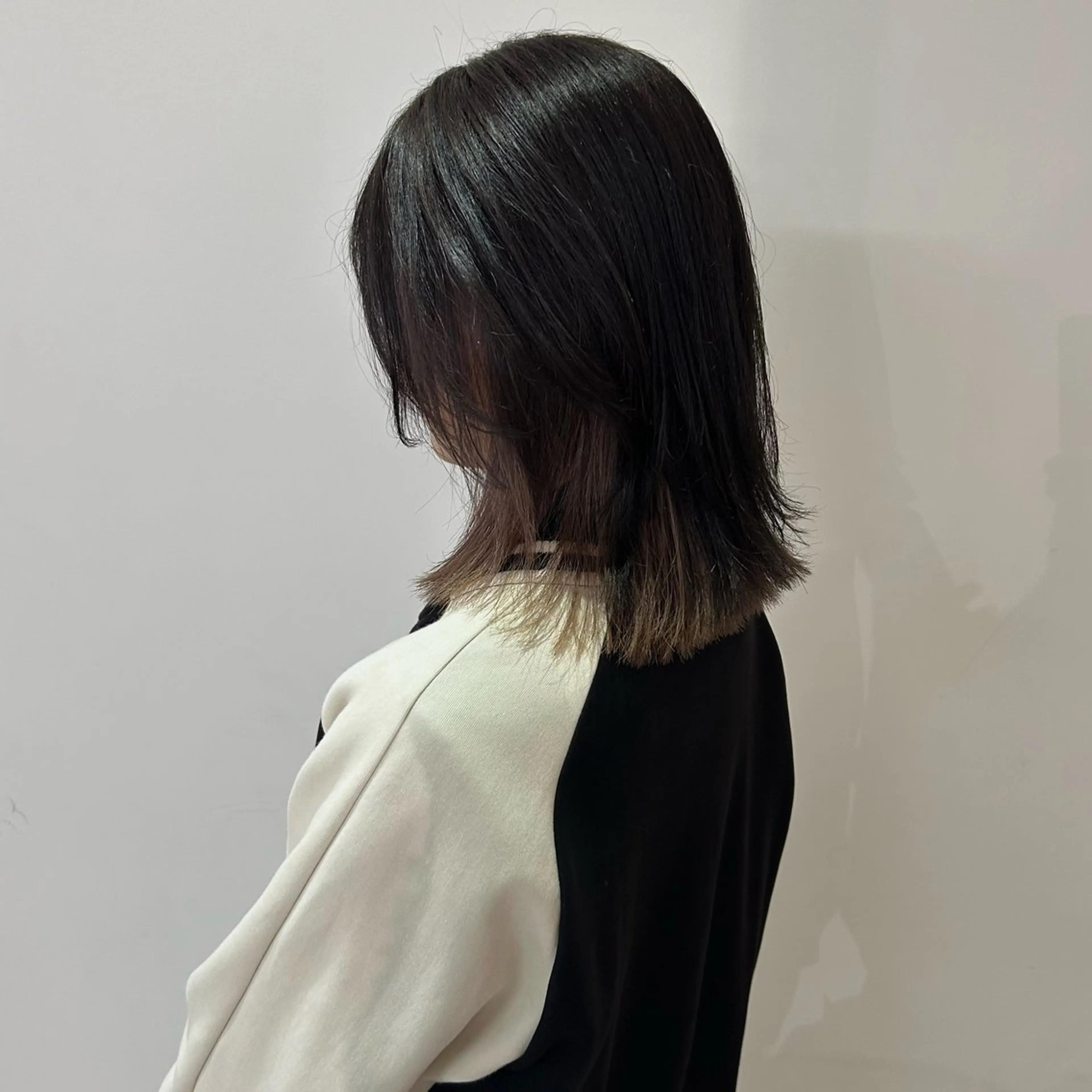 ミディアム カラー 透明感カラー デザインカラー ボブ 顔まわりレイヤー 顔周りカット nonoka オリーブ/レイヤーのヘアスタイル